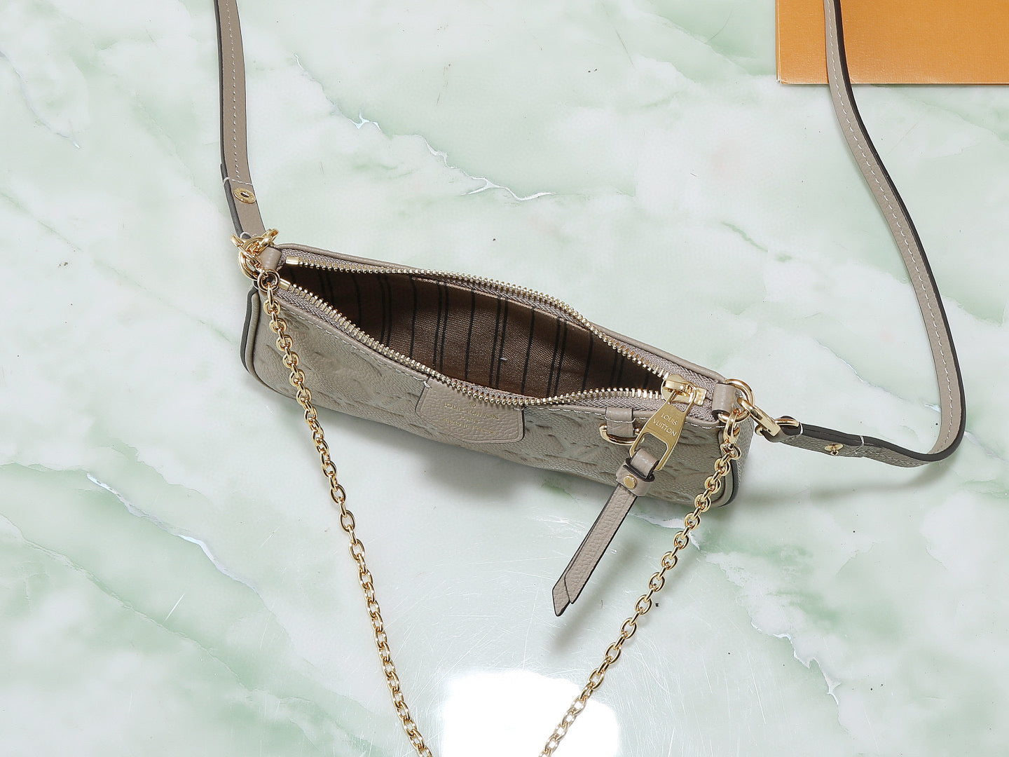 LOU EASY POUCH ON STRAP