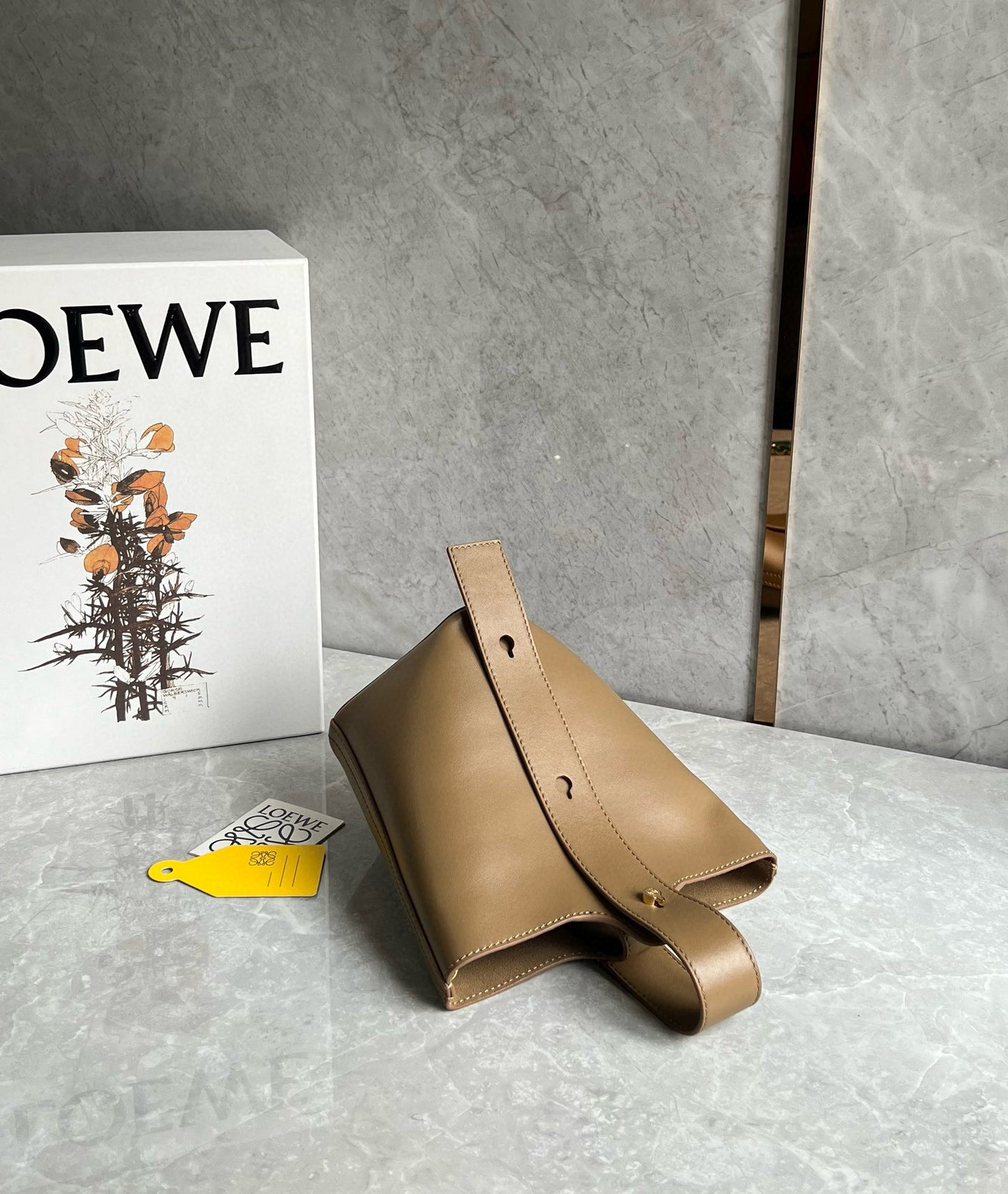 LOEW MINI PEBBLE BUCKET BAG