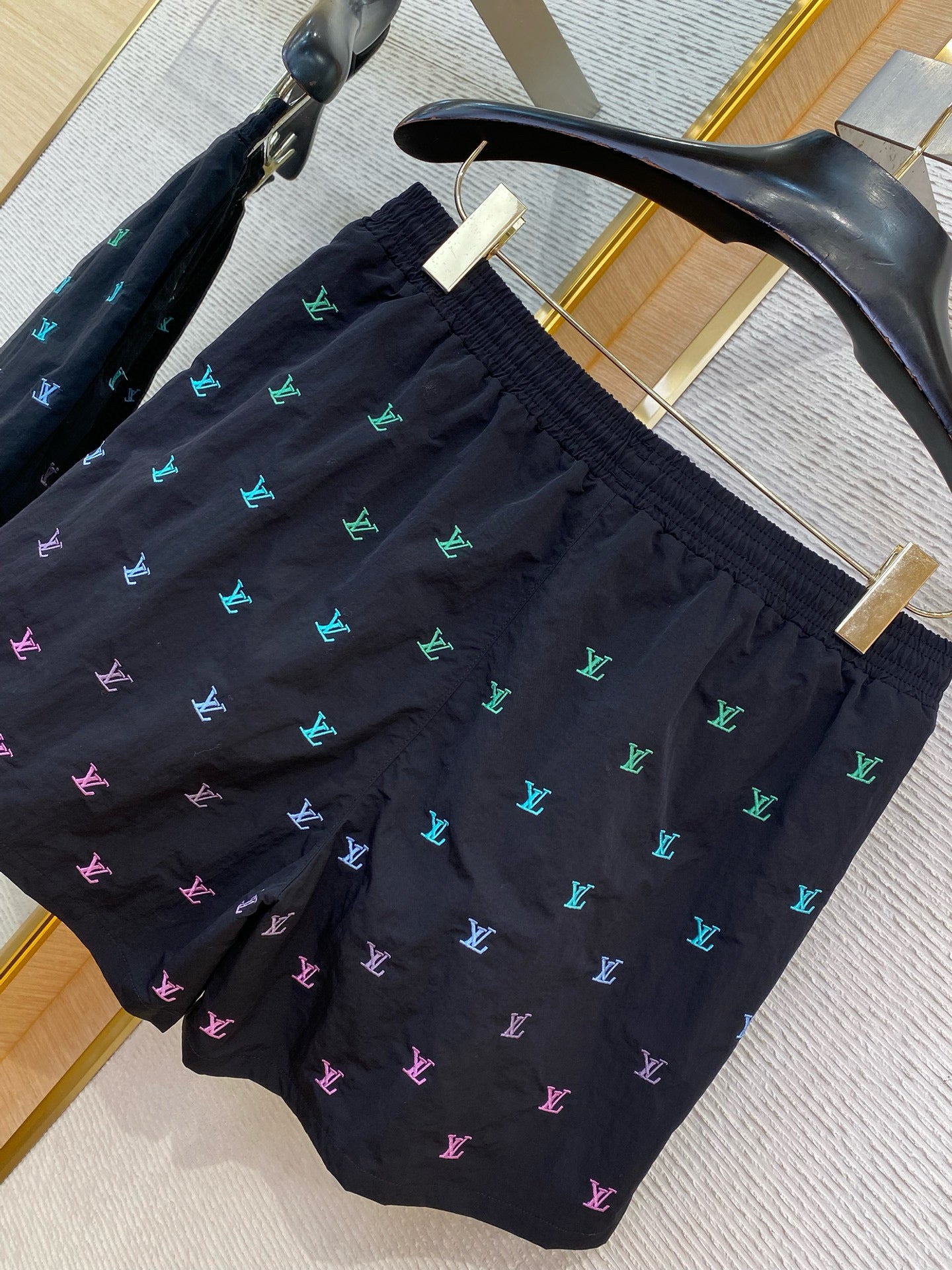 LOU SHORTS