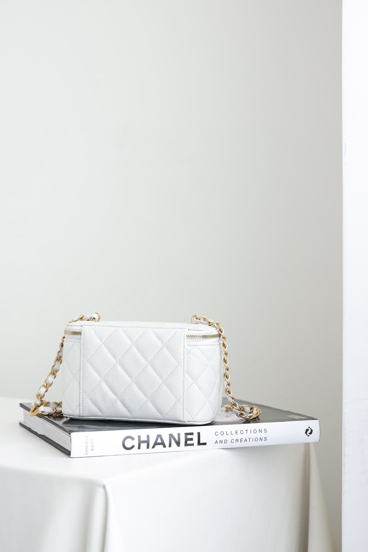 CC 24S VANITY BAG