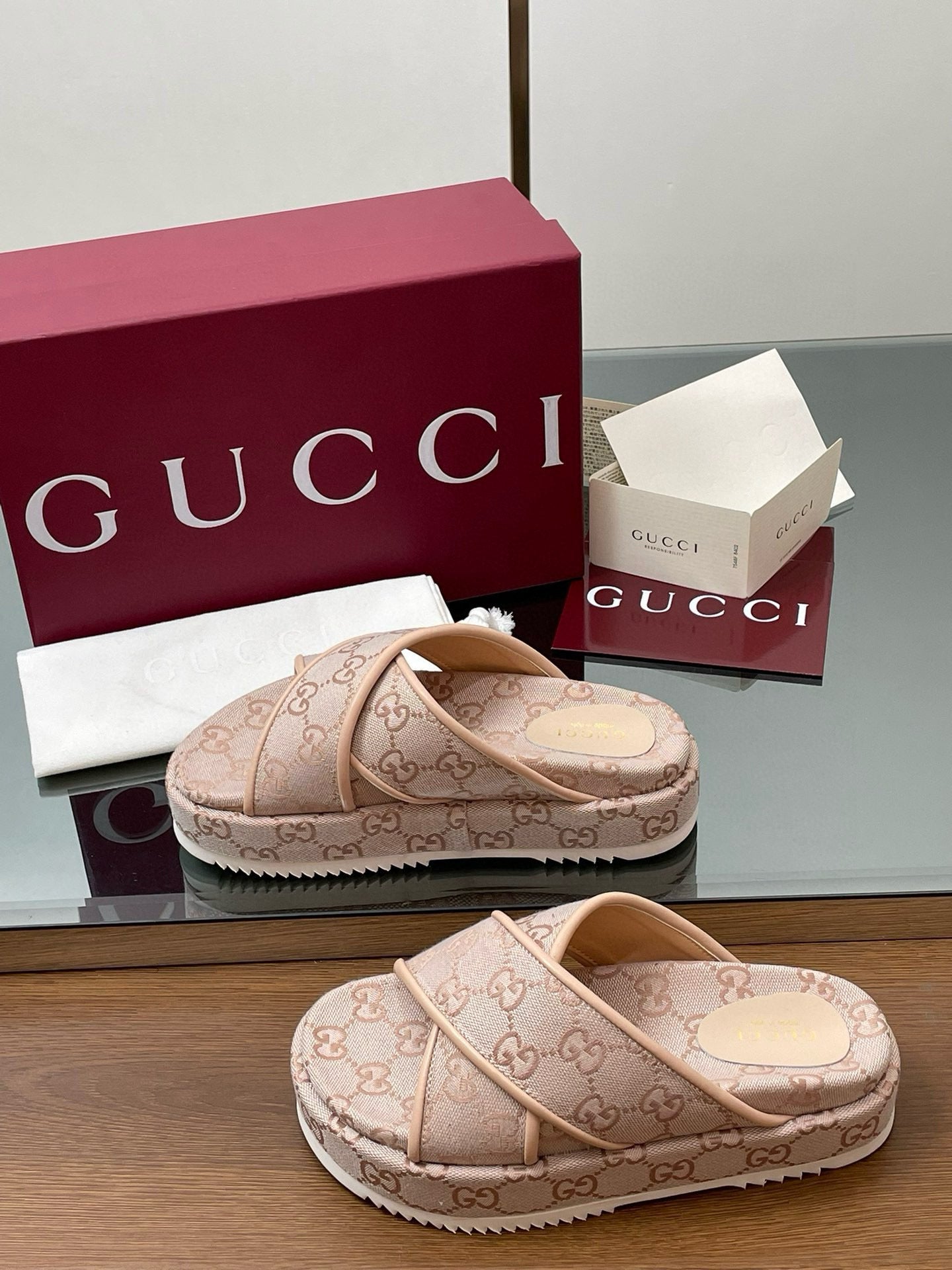 GG SANDALS