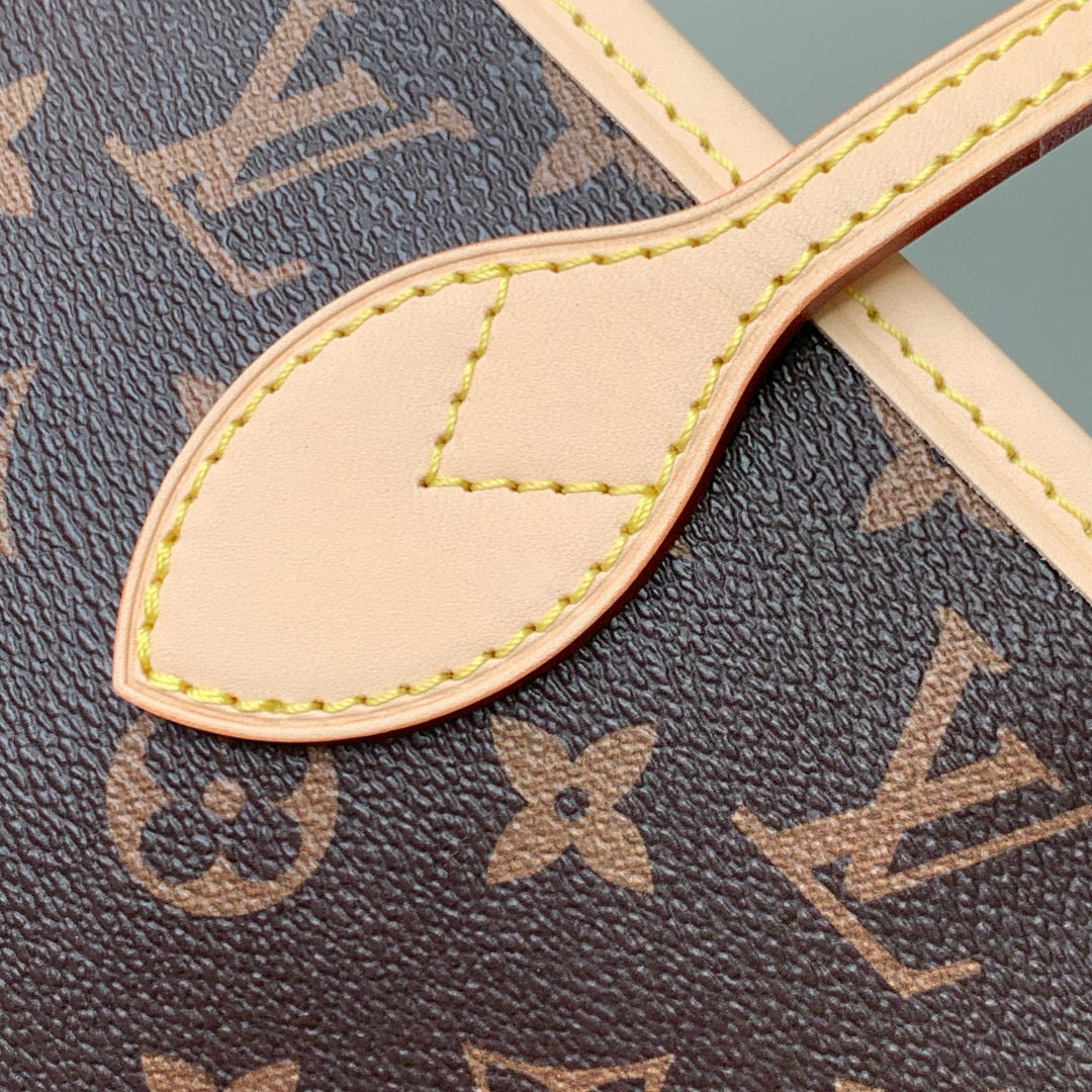 LOU x MURAKAMI NEVERFULL MM BAG