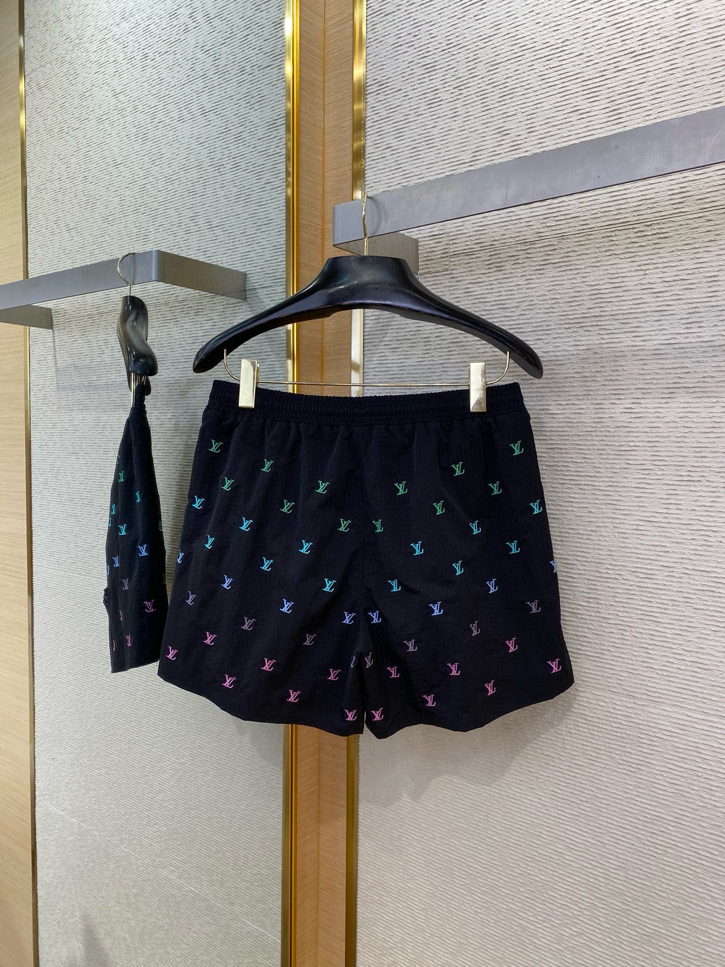 LOU SHORTS