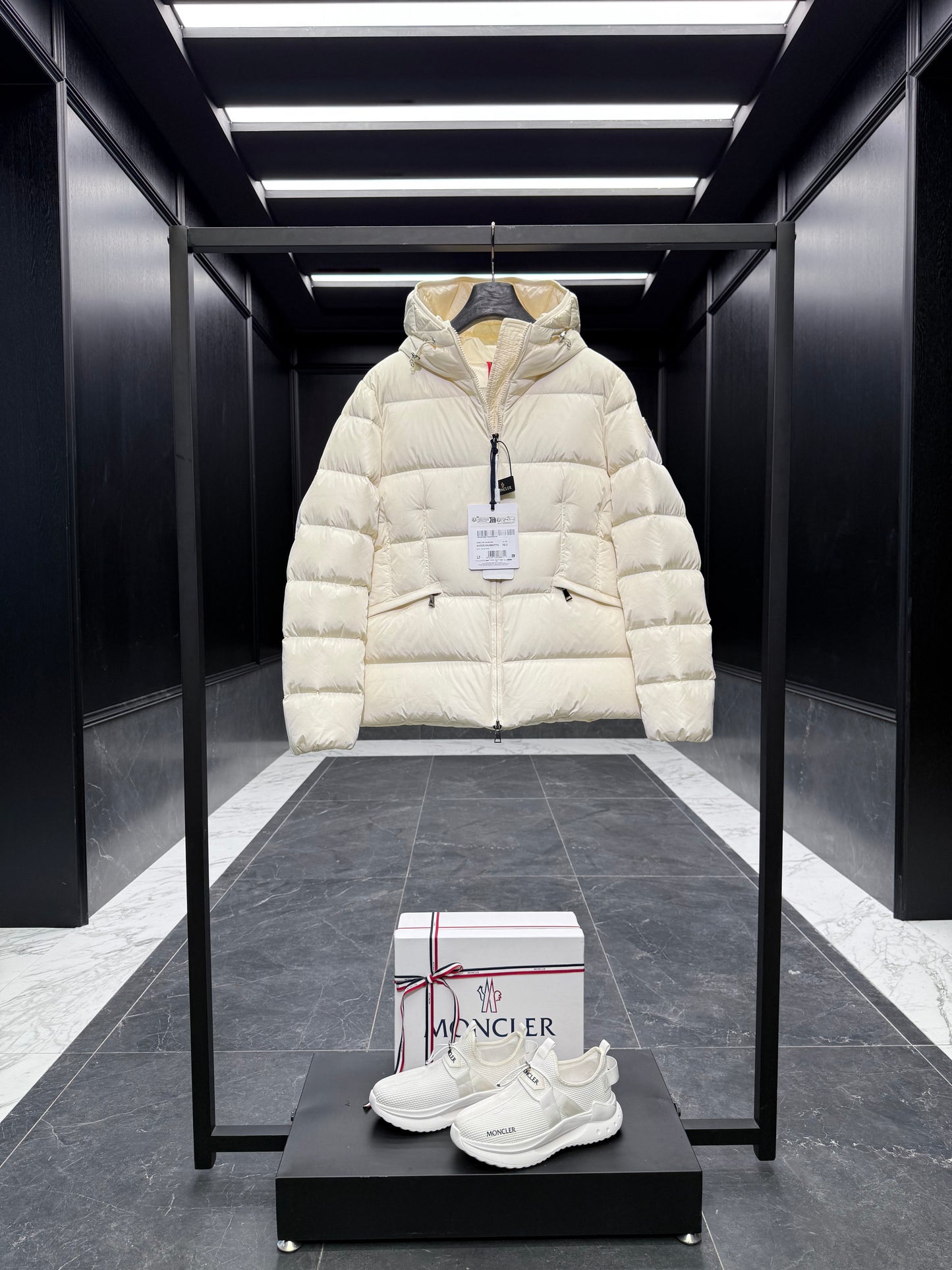MONC AVOCE JACKET