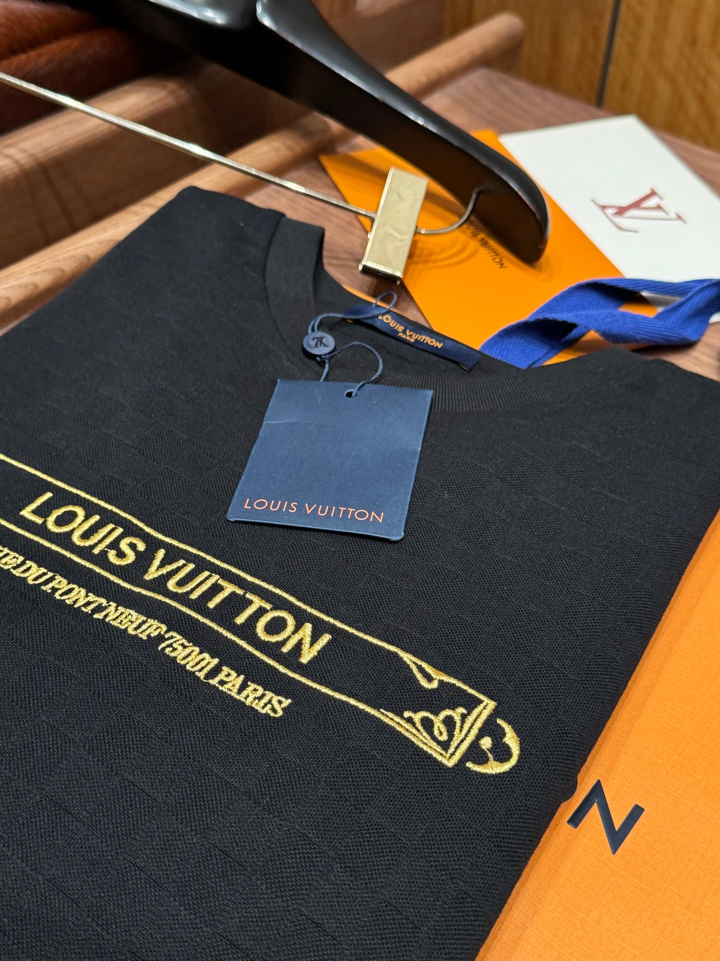 LOU T-SHIRT