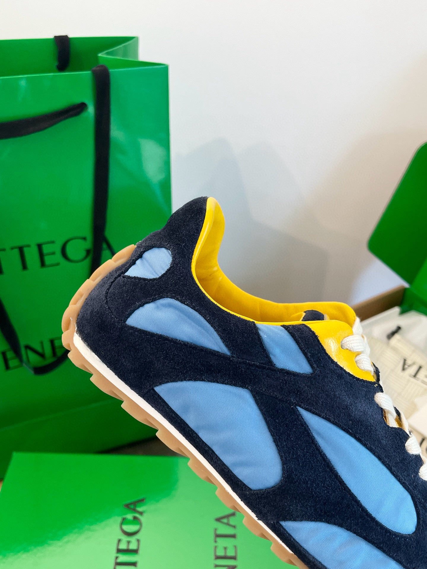 BOTT V ORBIT SNEAKER