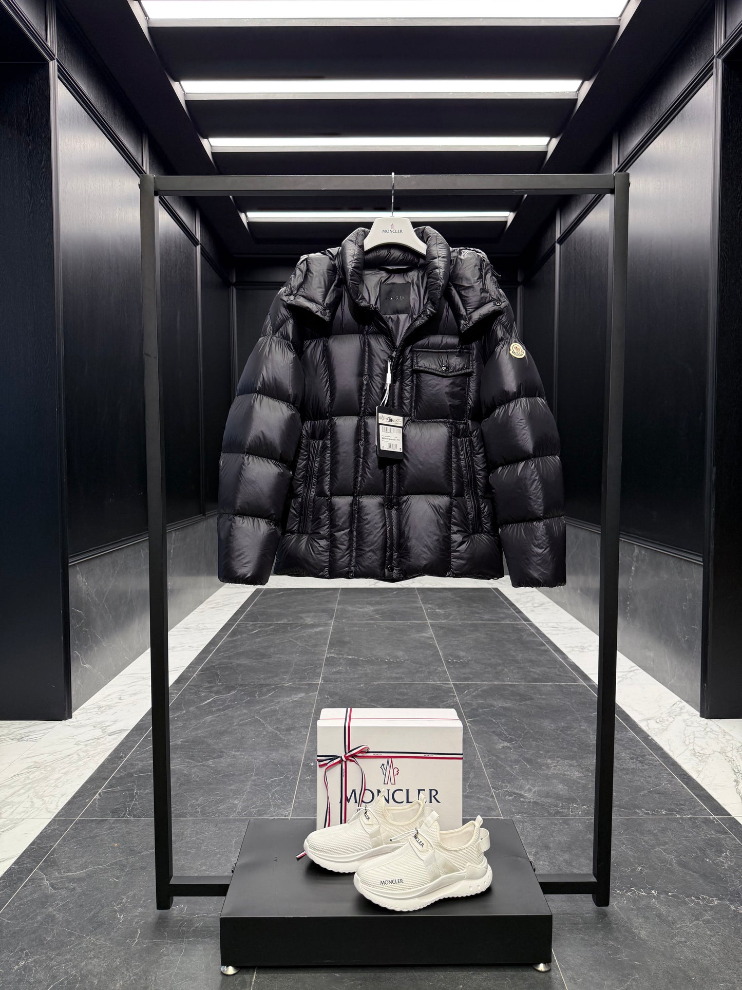 MONC SERFANTO JACKET