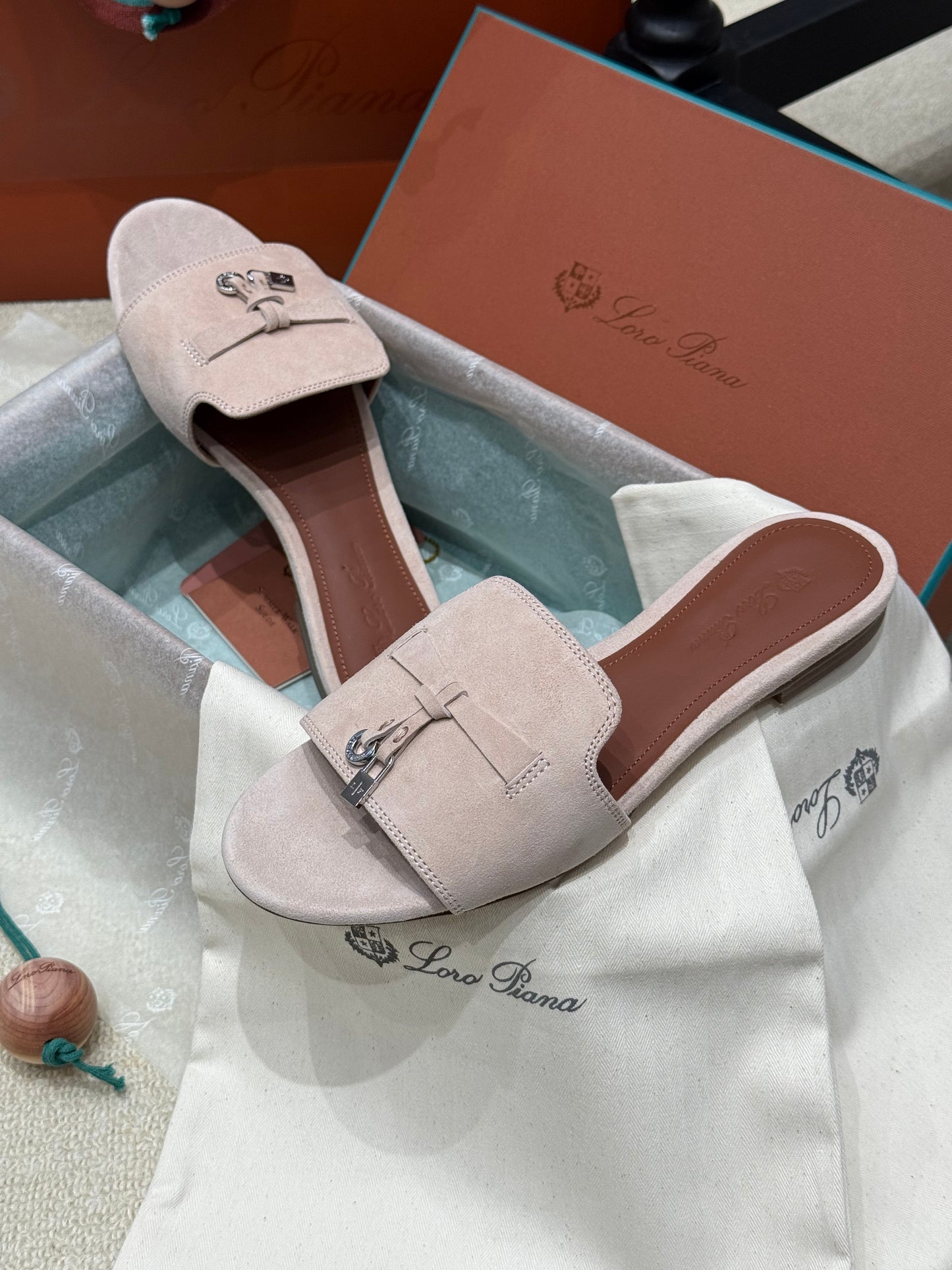 LORO P SUMMER CHARM SLIPPER