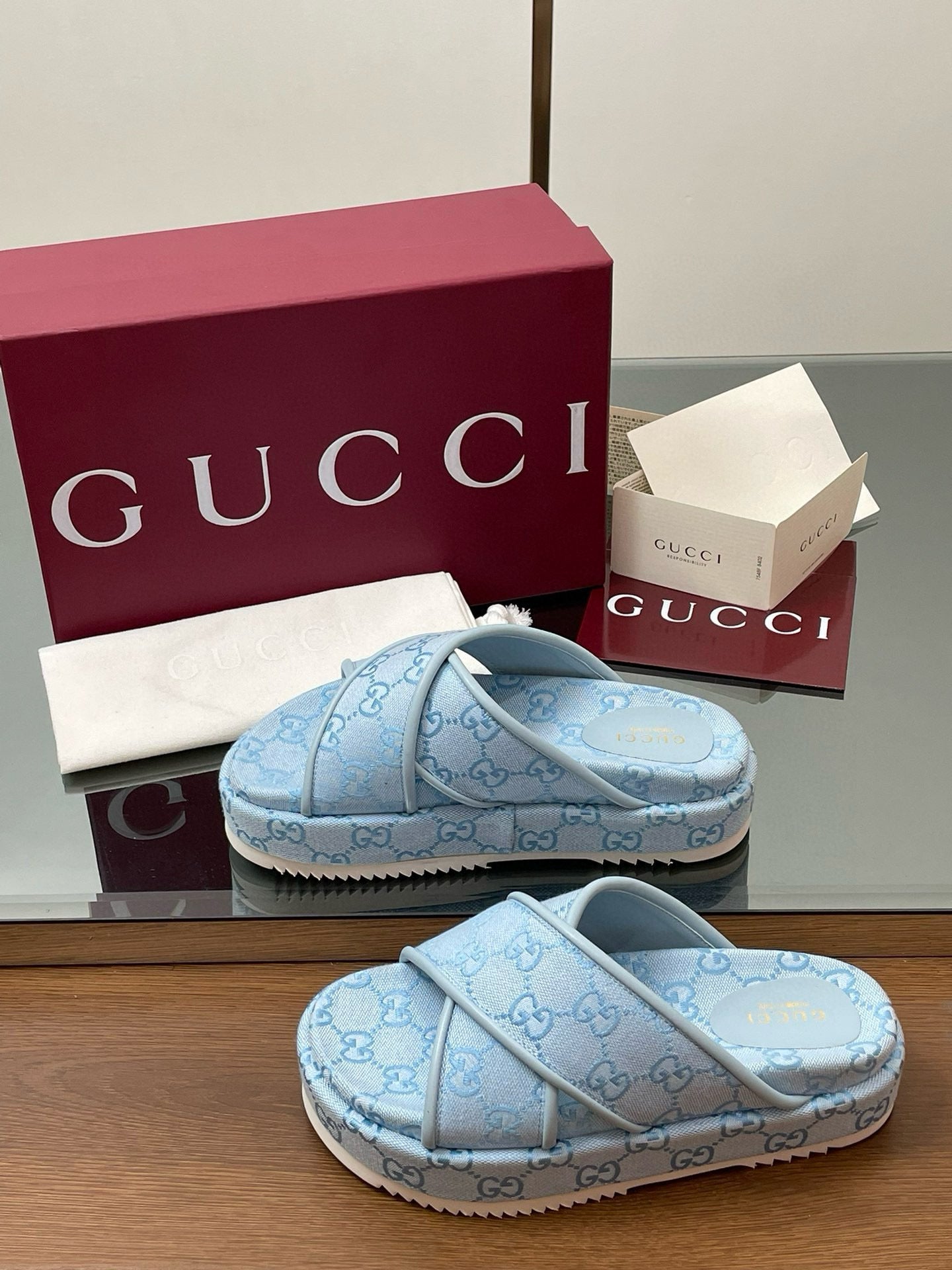 GG SANDALS