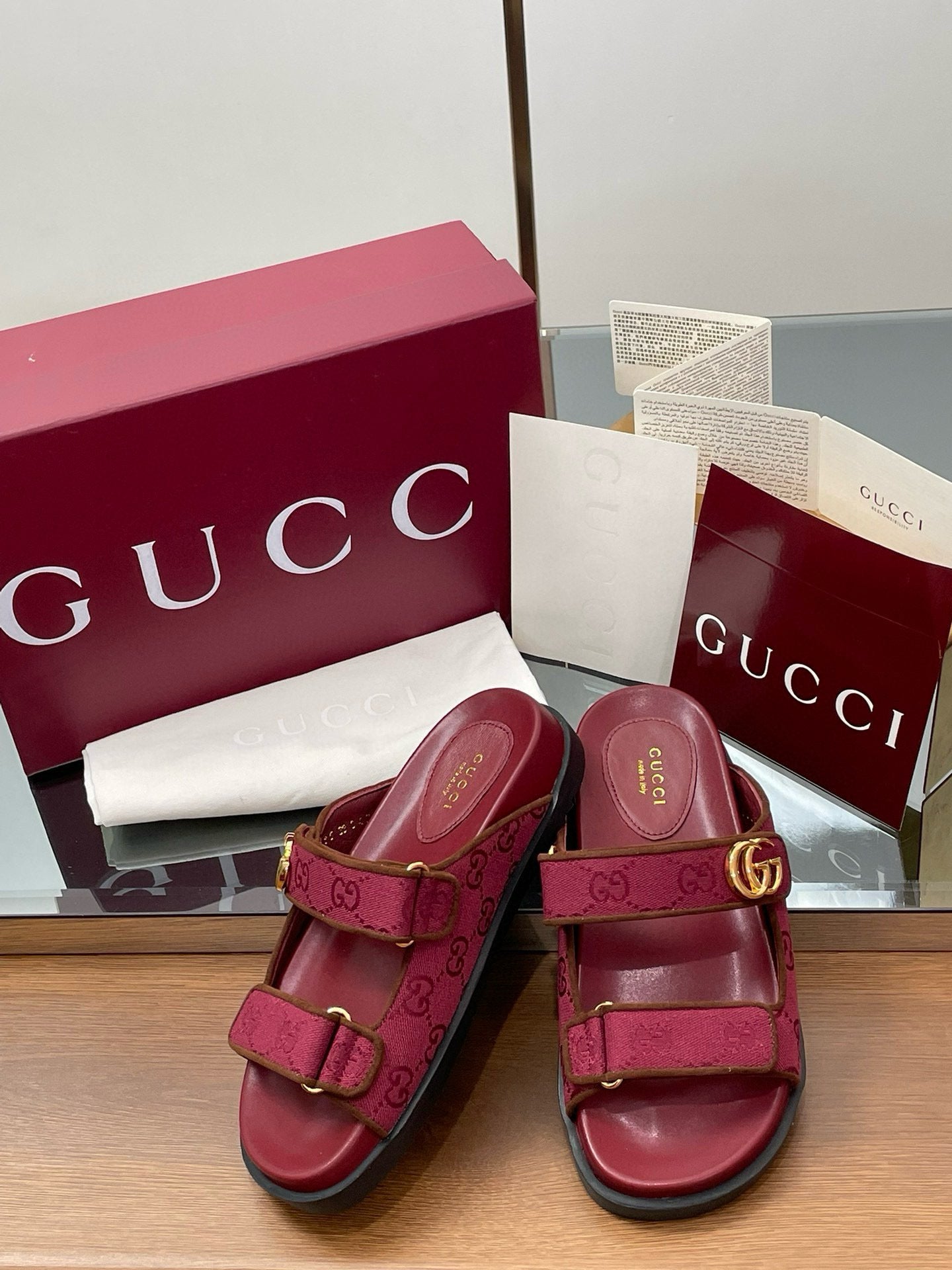 GG SANDALS