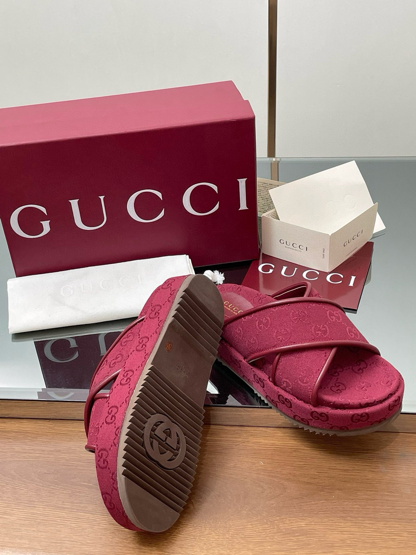 GG SANDALS