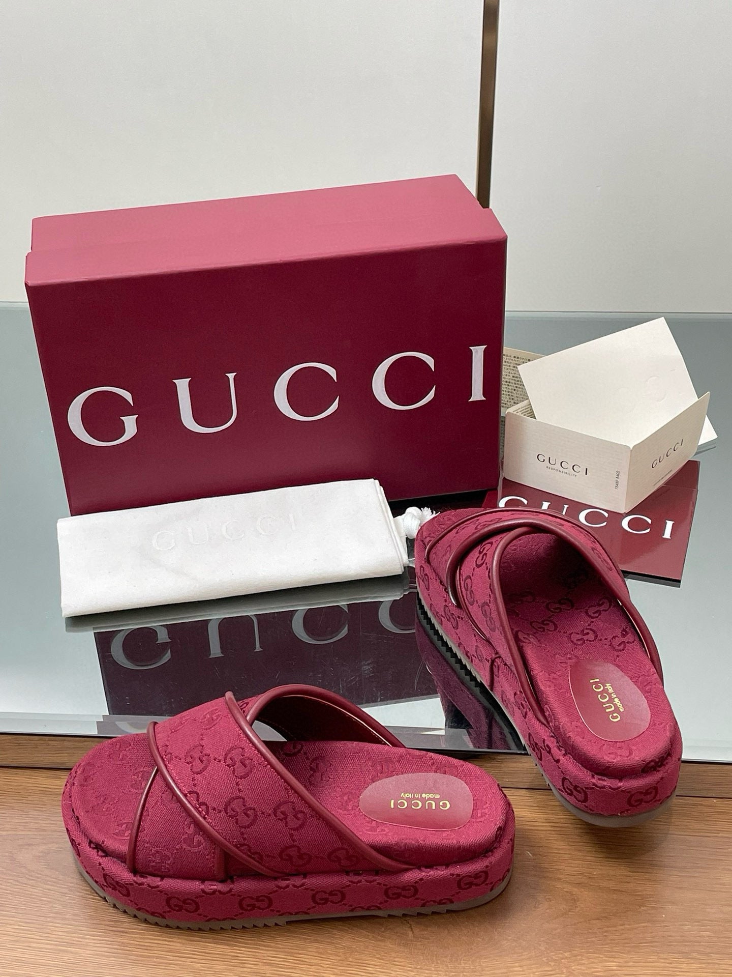 GG SANDALS