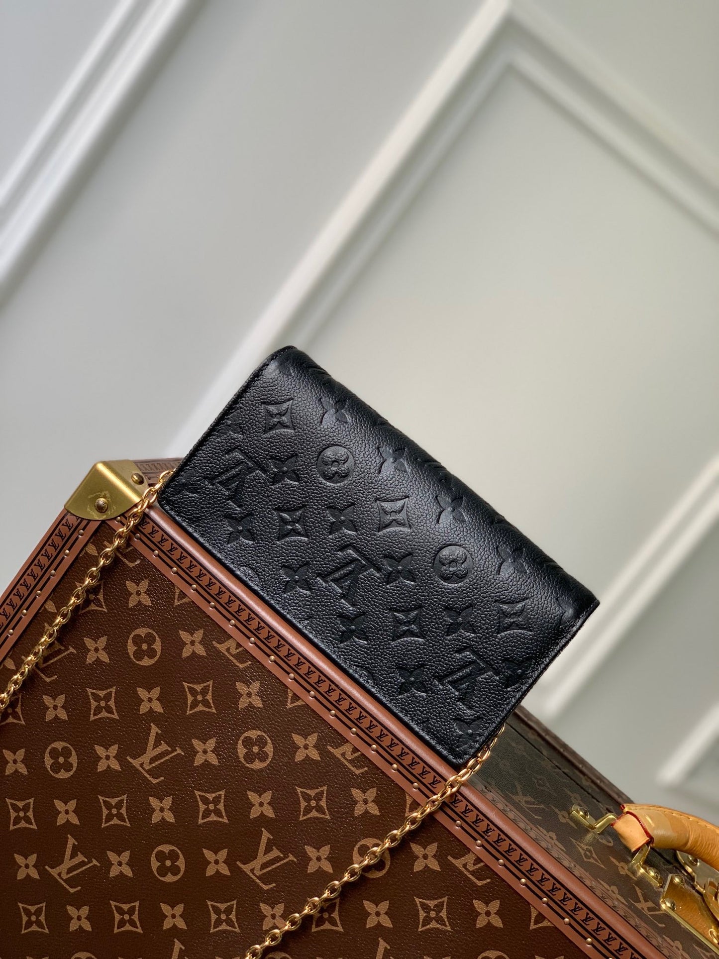 LOU LILY WALLET ON CHAIN