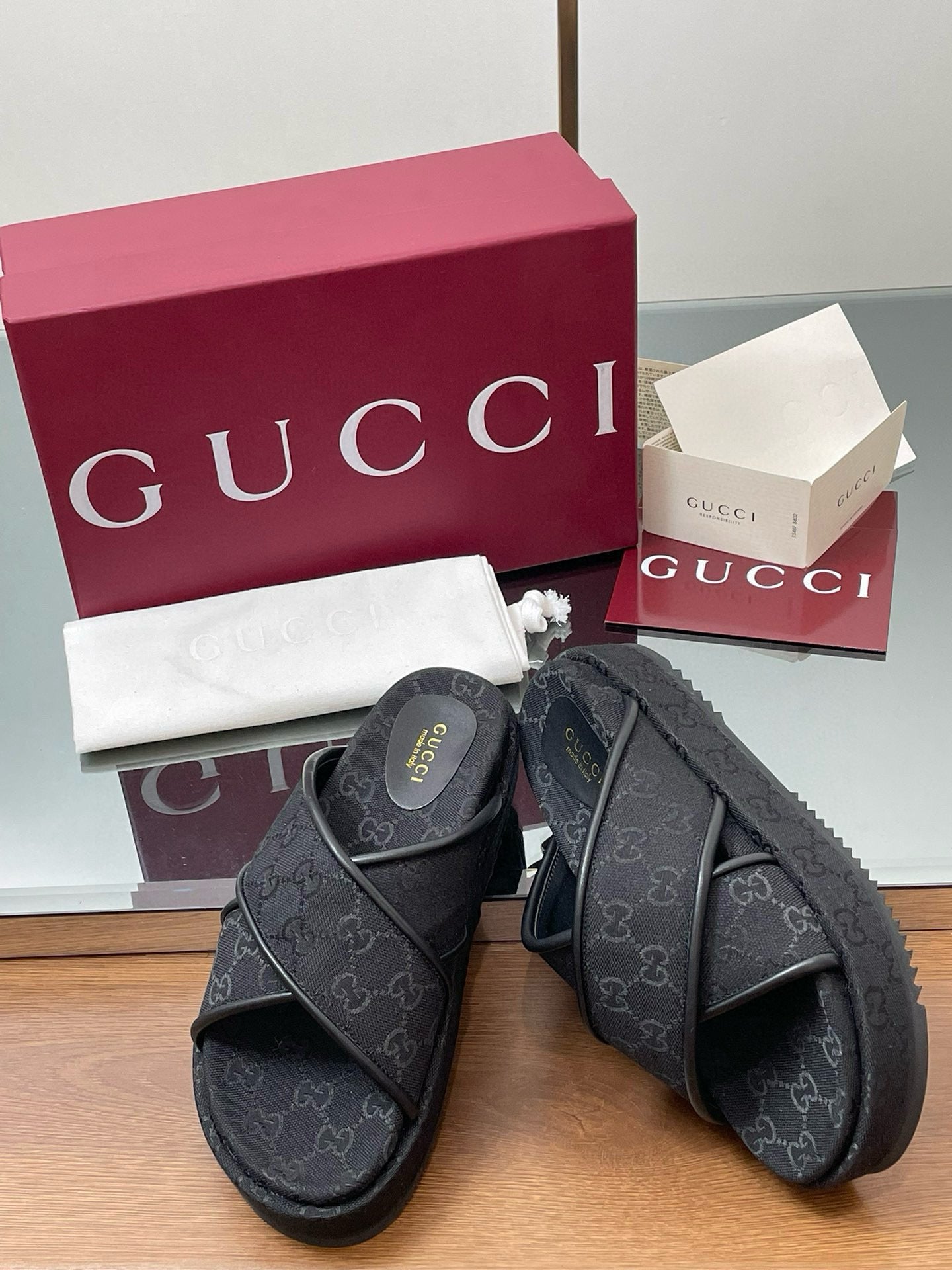 GG SANDALS