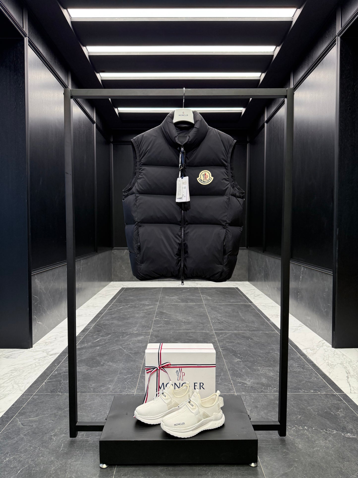 MONC ALMAZ VEST