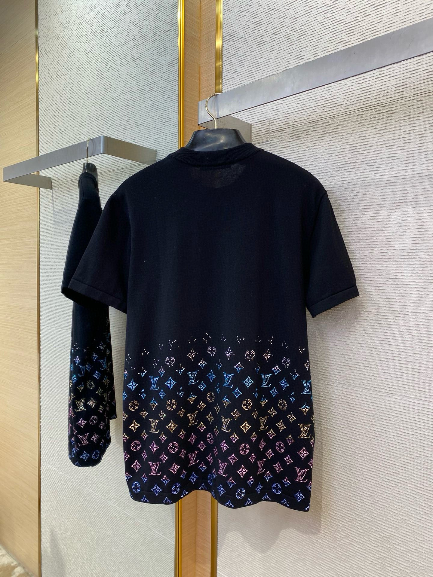 LOU T-SHIRT