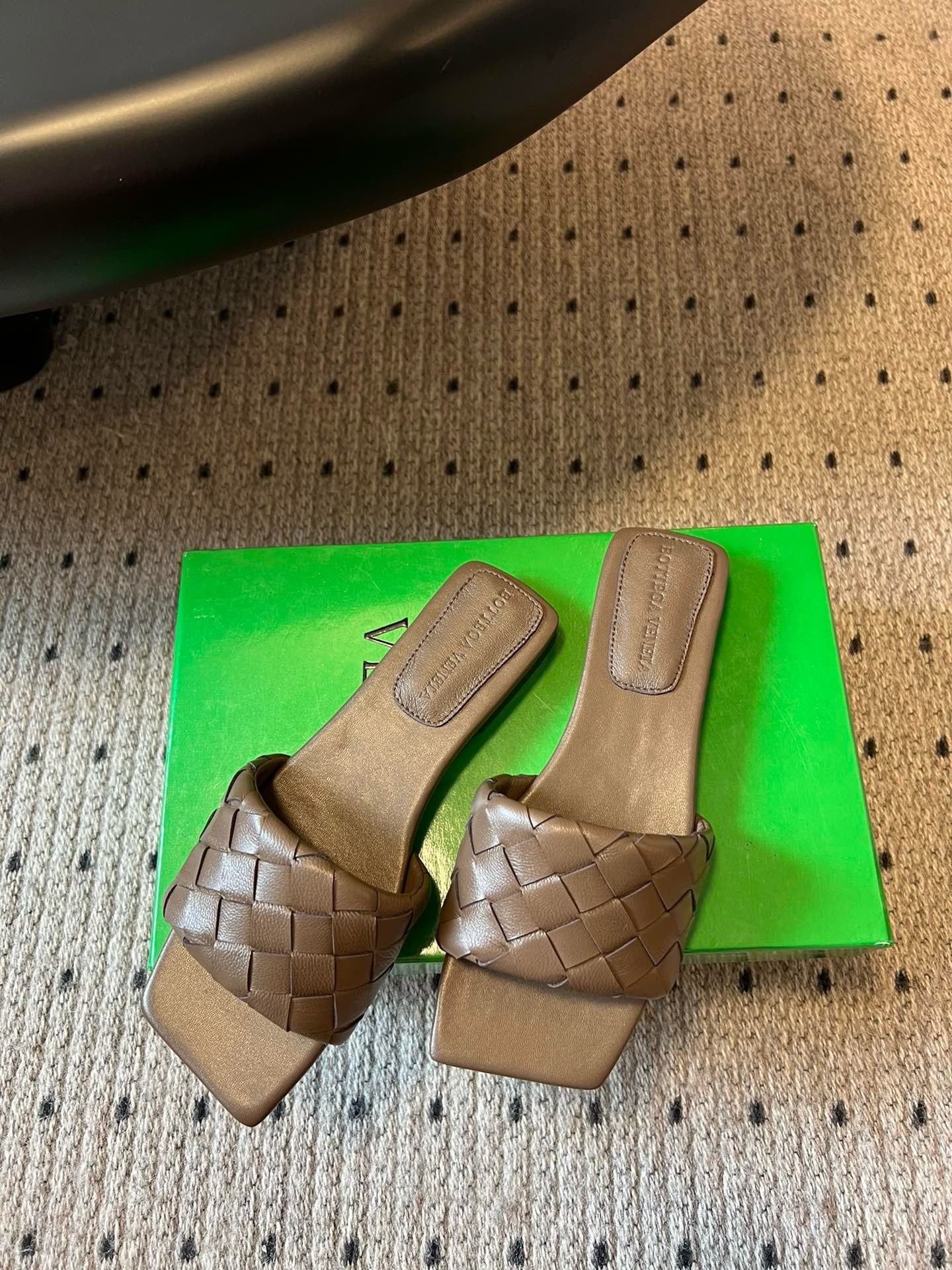 BOTT V SANDALS