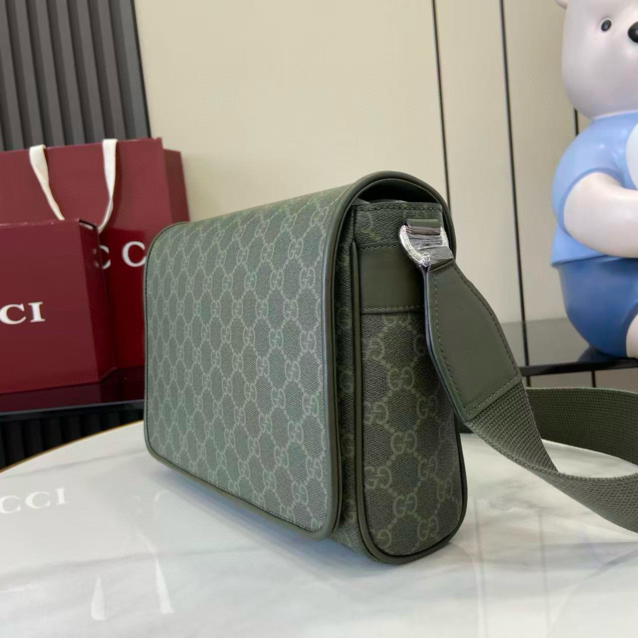 GG MEDIUM CROSSBODY BAG
