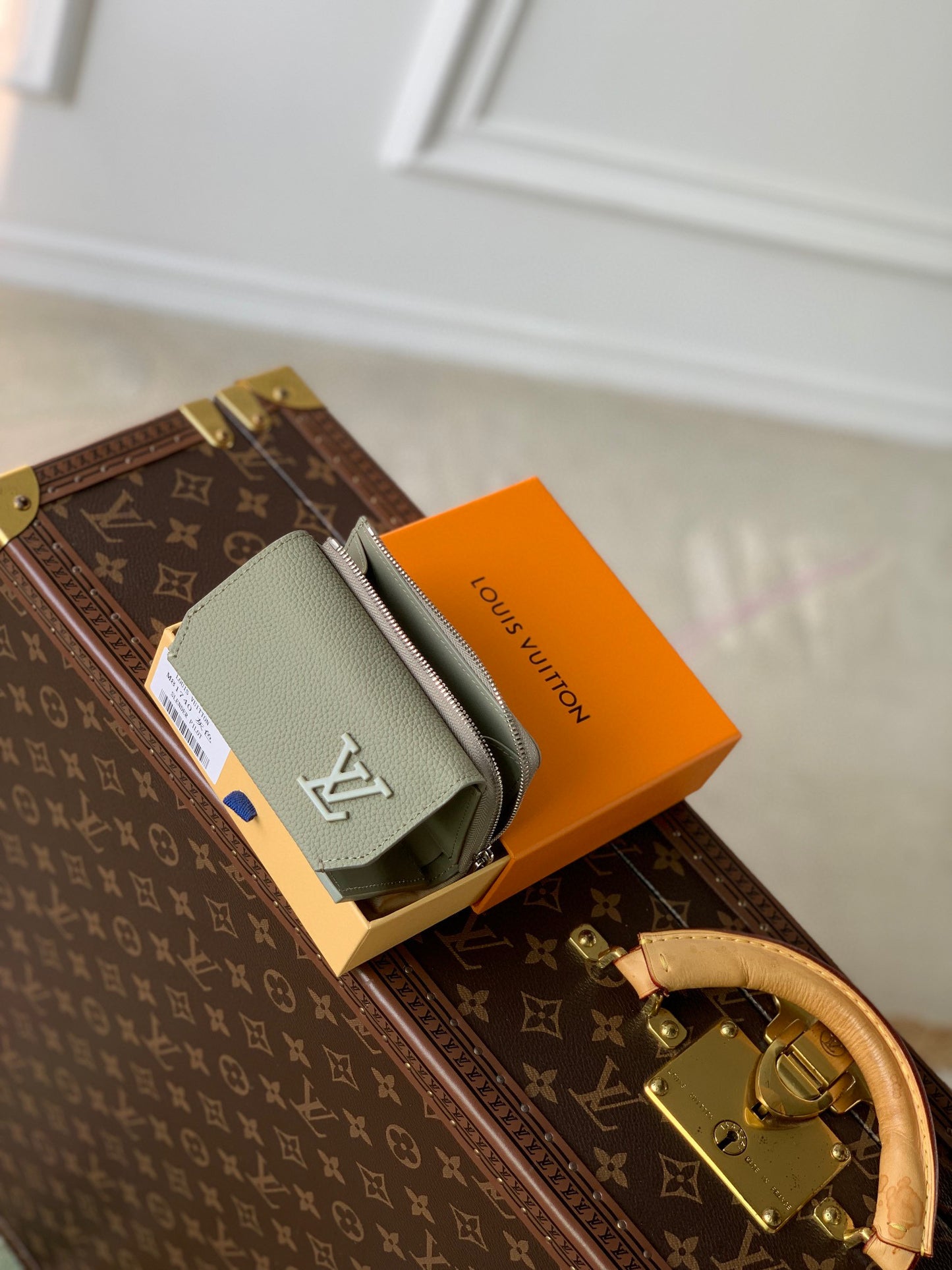LOU PILOT WALLET