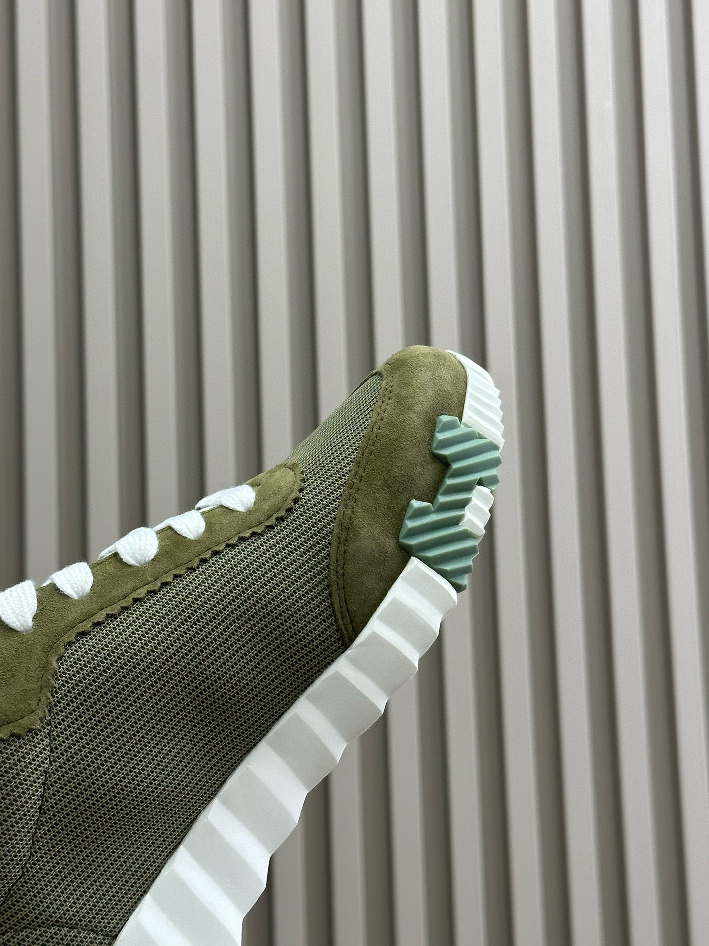 HERM BOUNCING SNEAKER