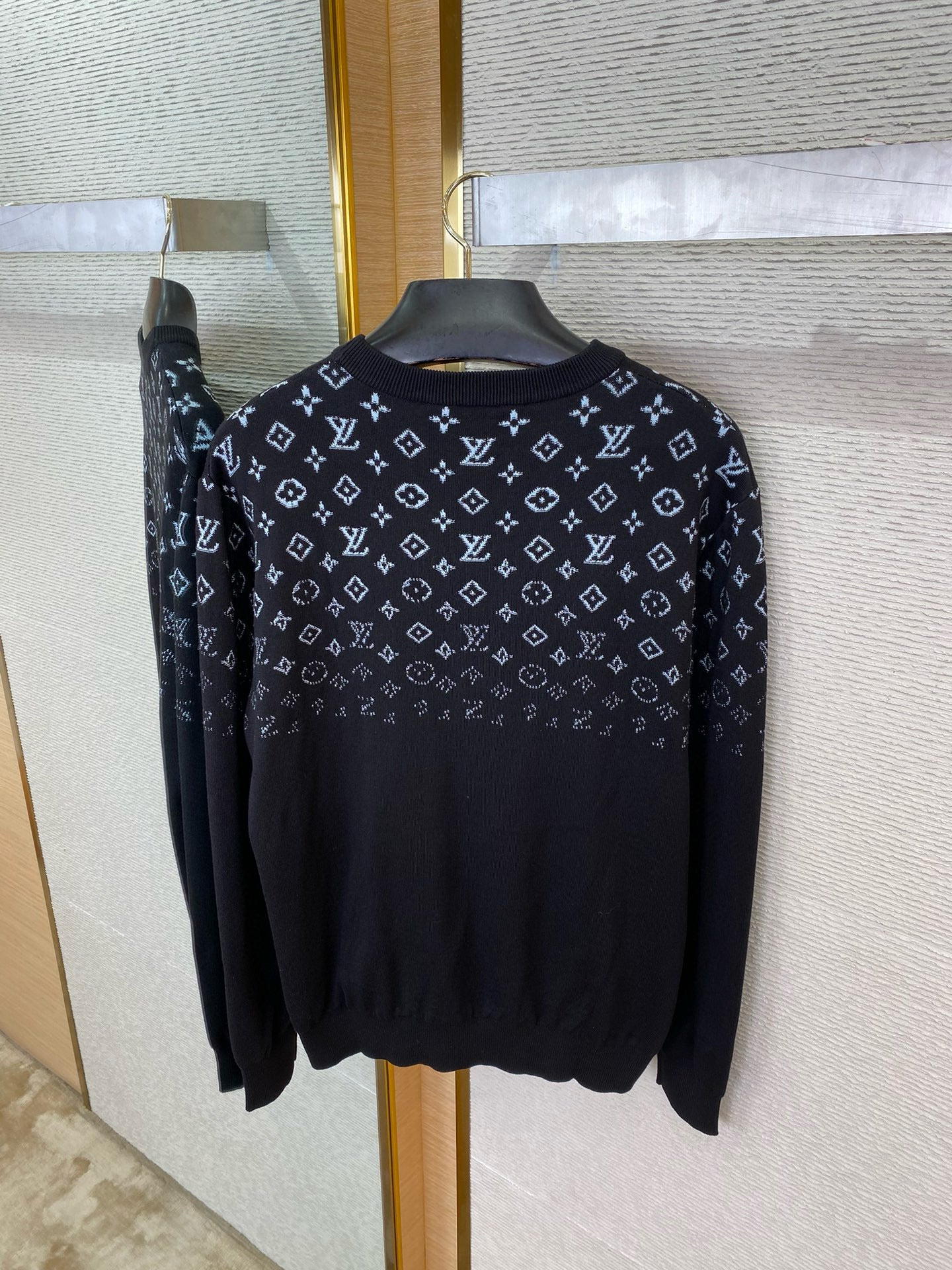 LOU JUMPER