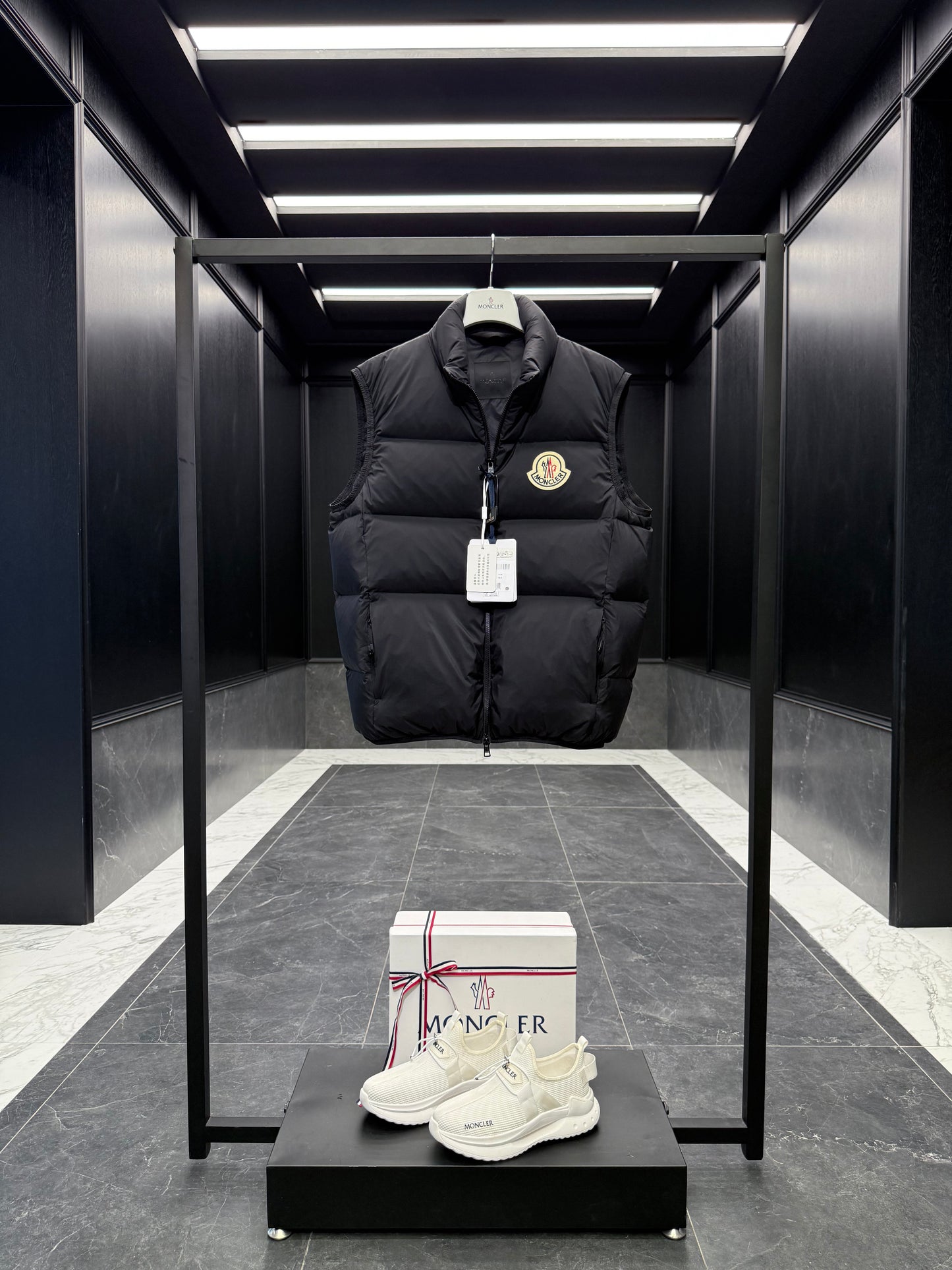 MONC ALMAZ VEST