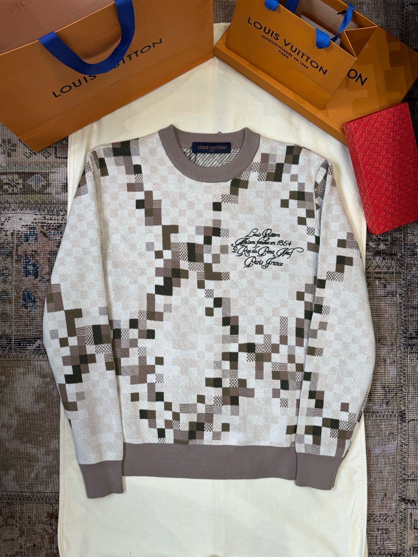 LOU SWEATSHIRT