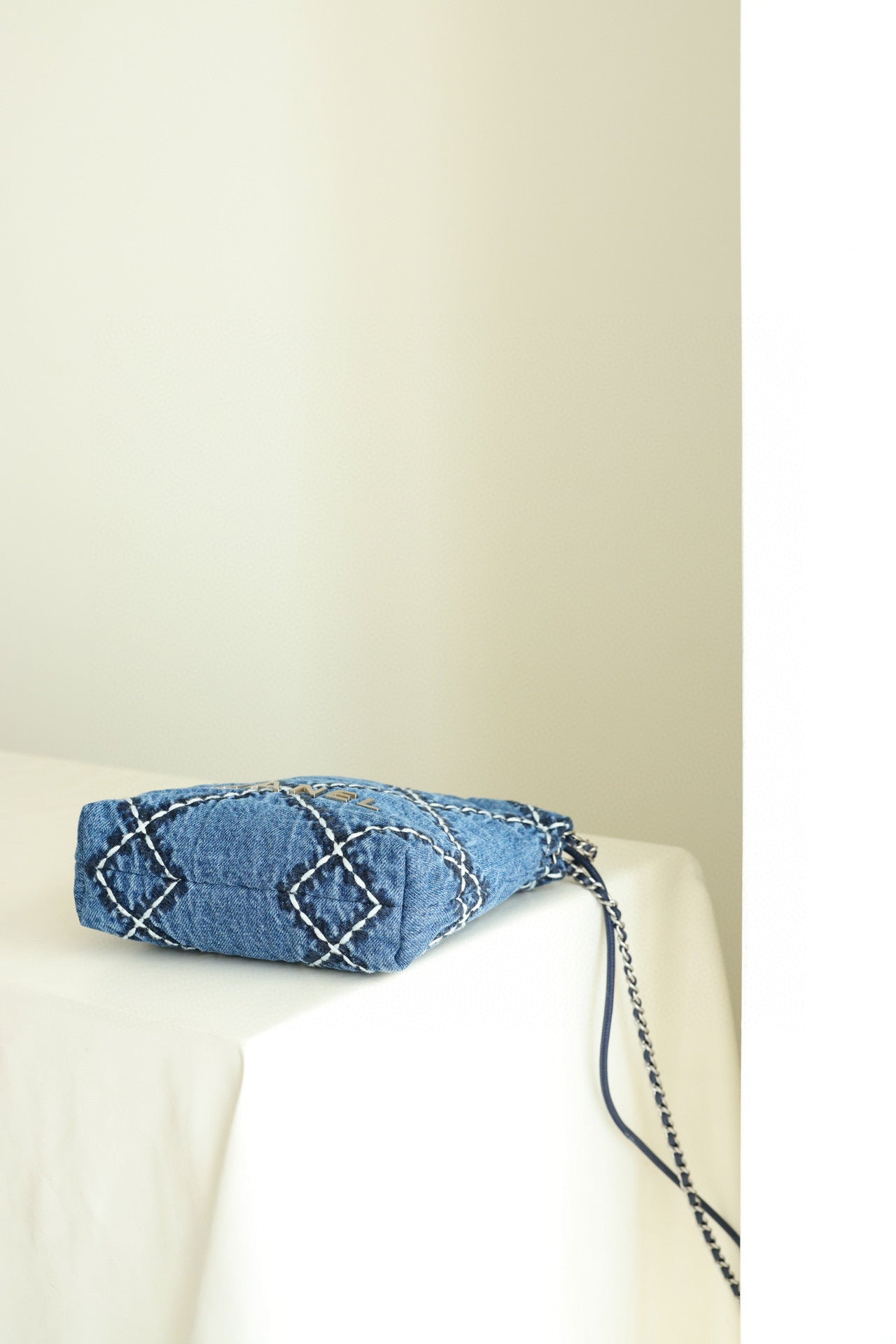 CC 22 MINI HANDBAG