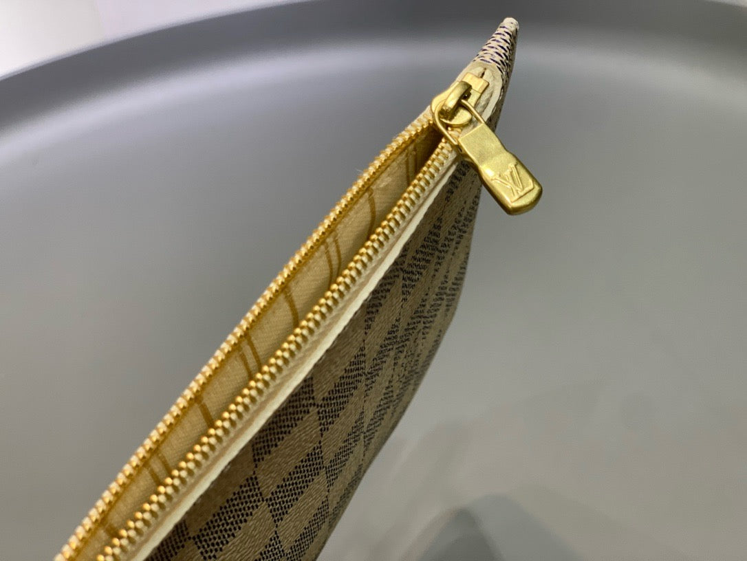 LOU NEVERFULL MM
