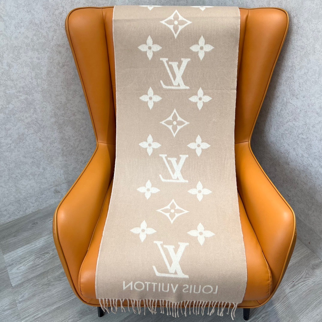 LOU SCARF
