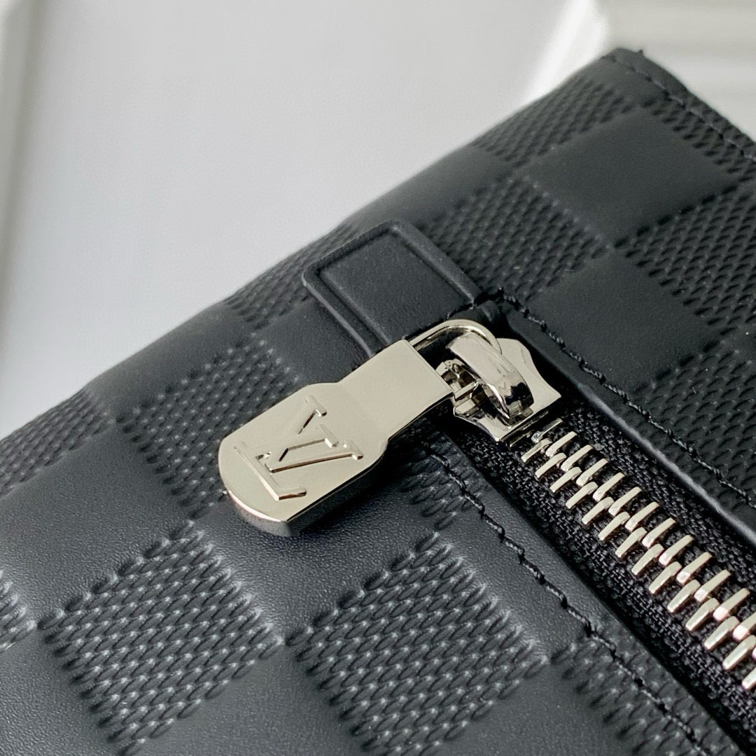 LOU TAKEOFF POUCH