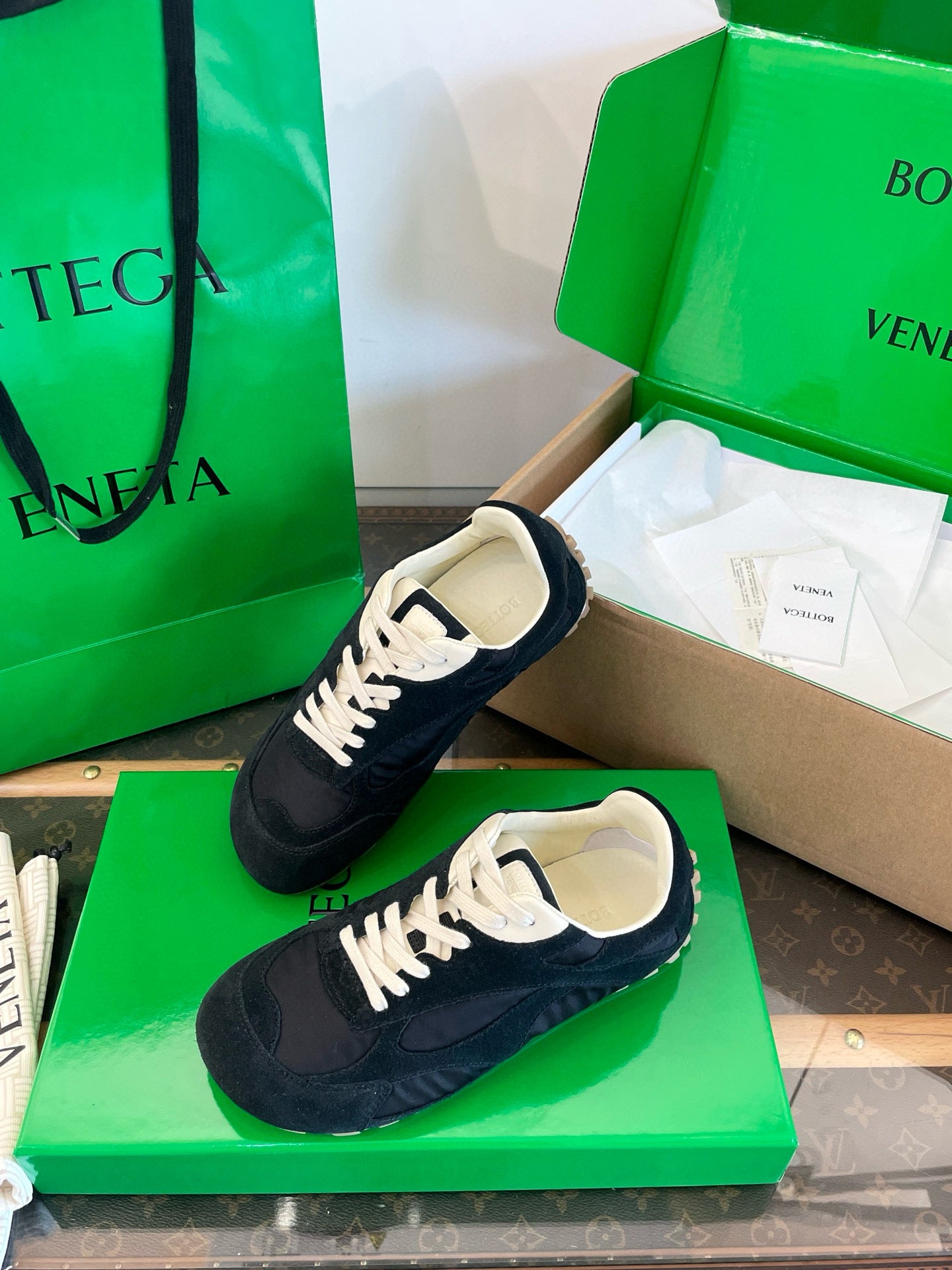 BOTT V ORBIT SNEAKER