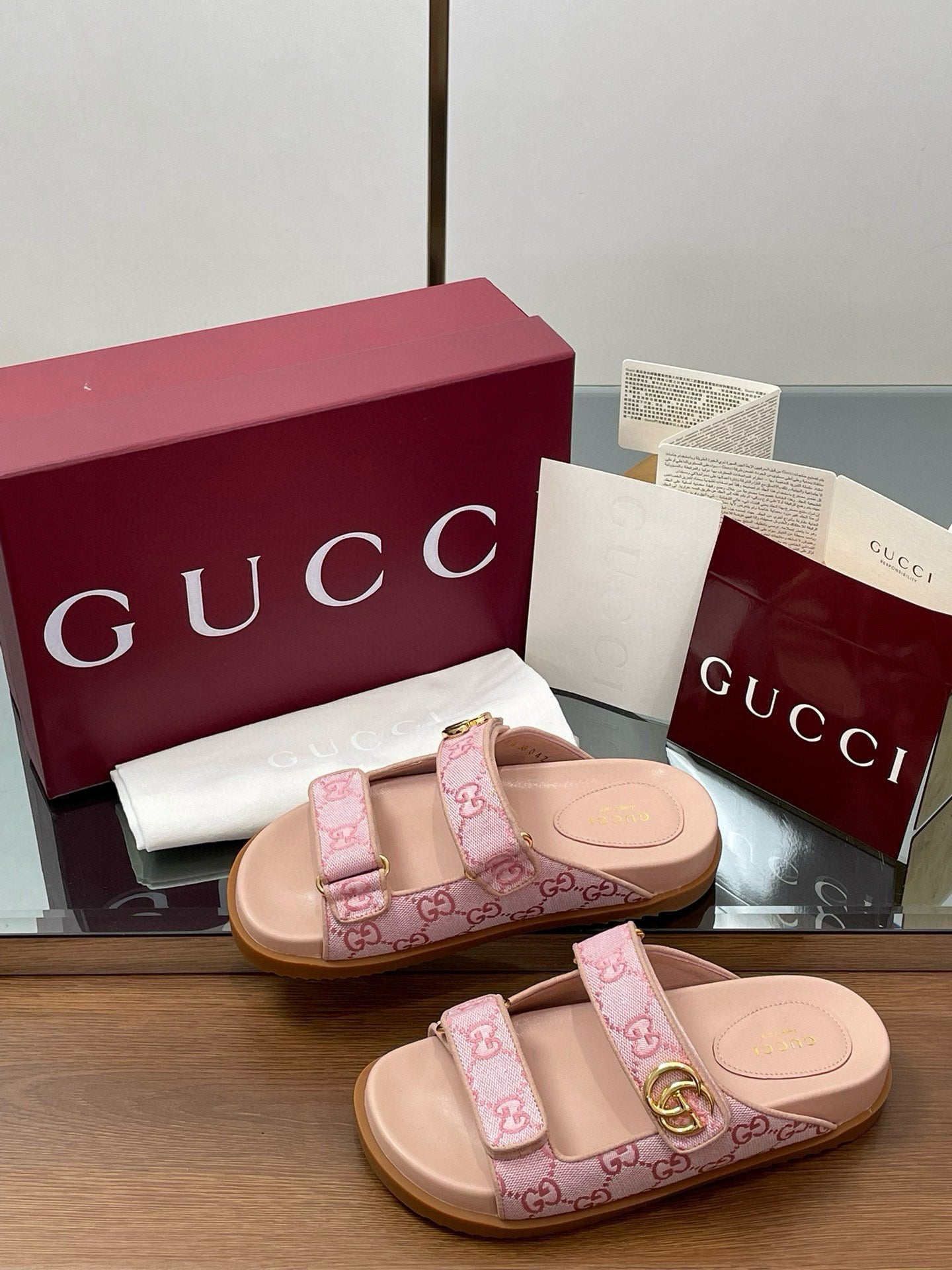 GG SANDALS