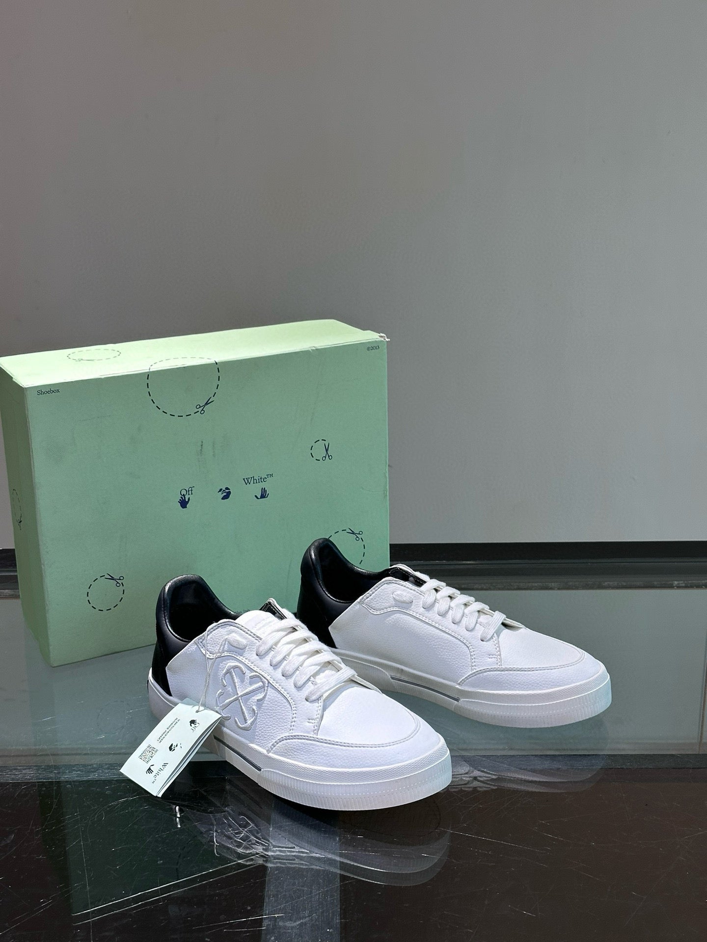 OFF W TRAINERS