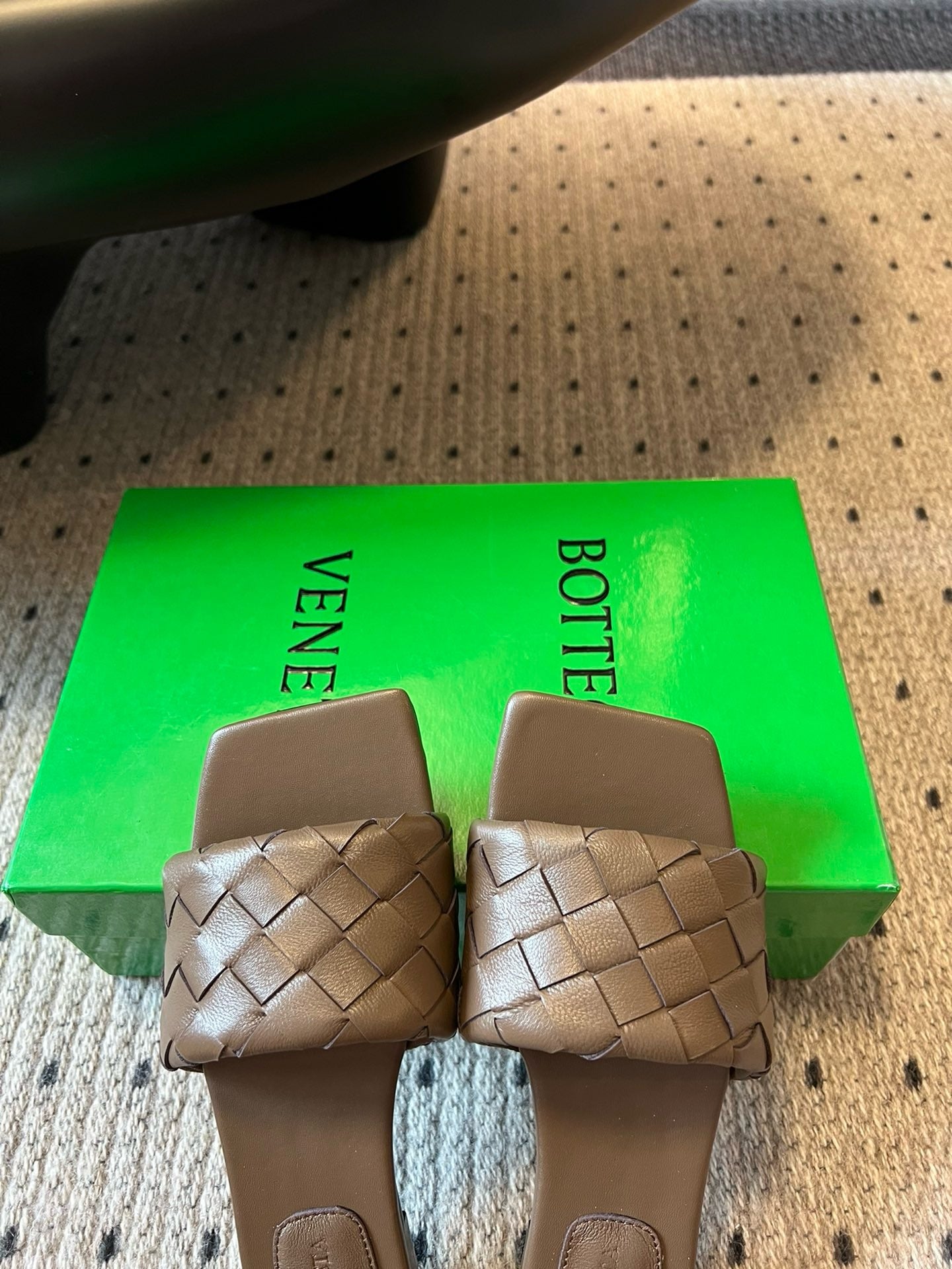BOTT V SANDALS