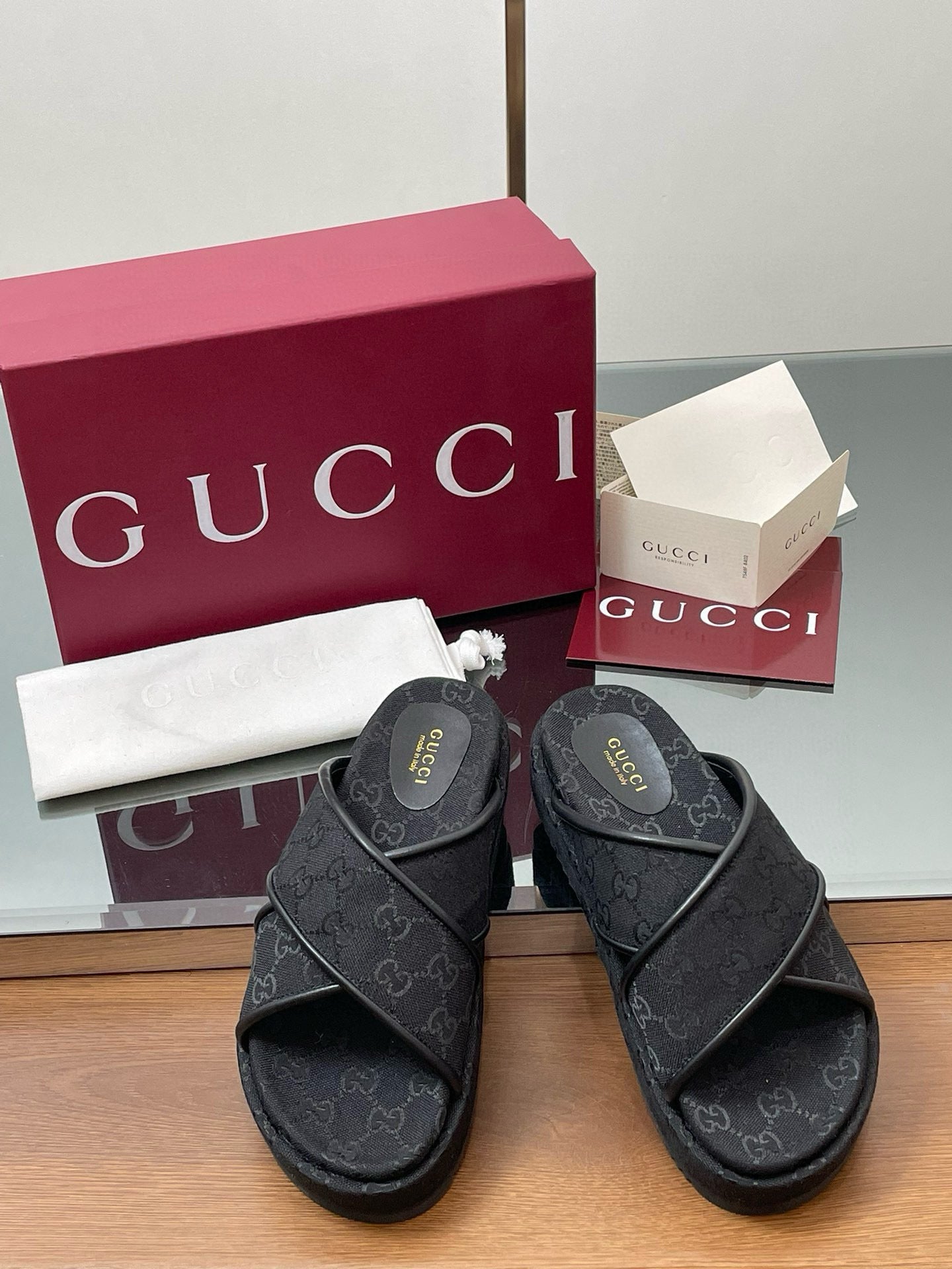 GG SANDALS