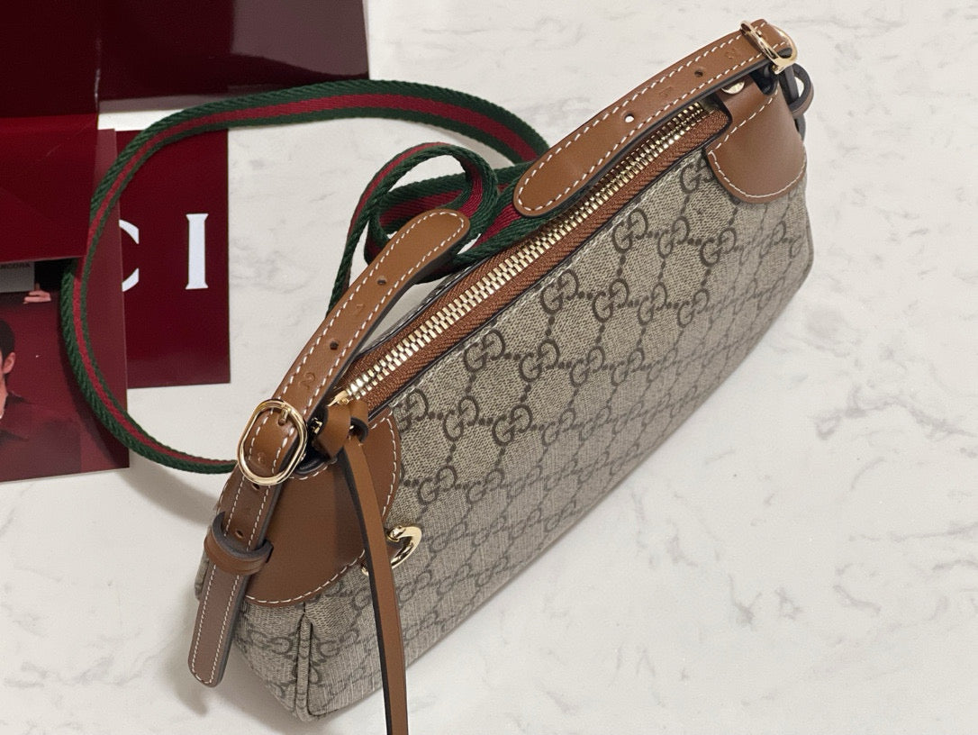 GG EMBLEM SMALL SHOULDER BAG