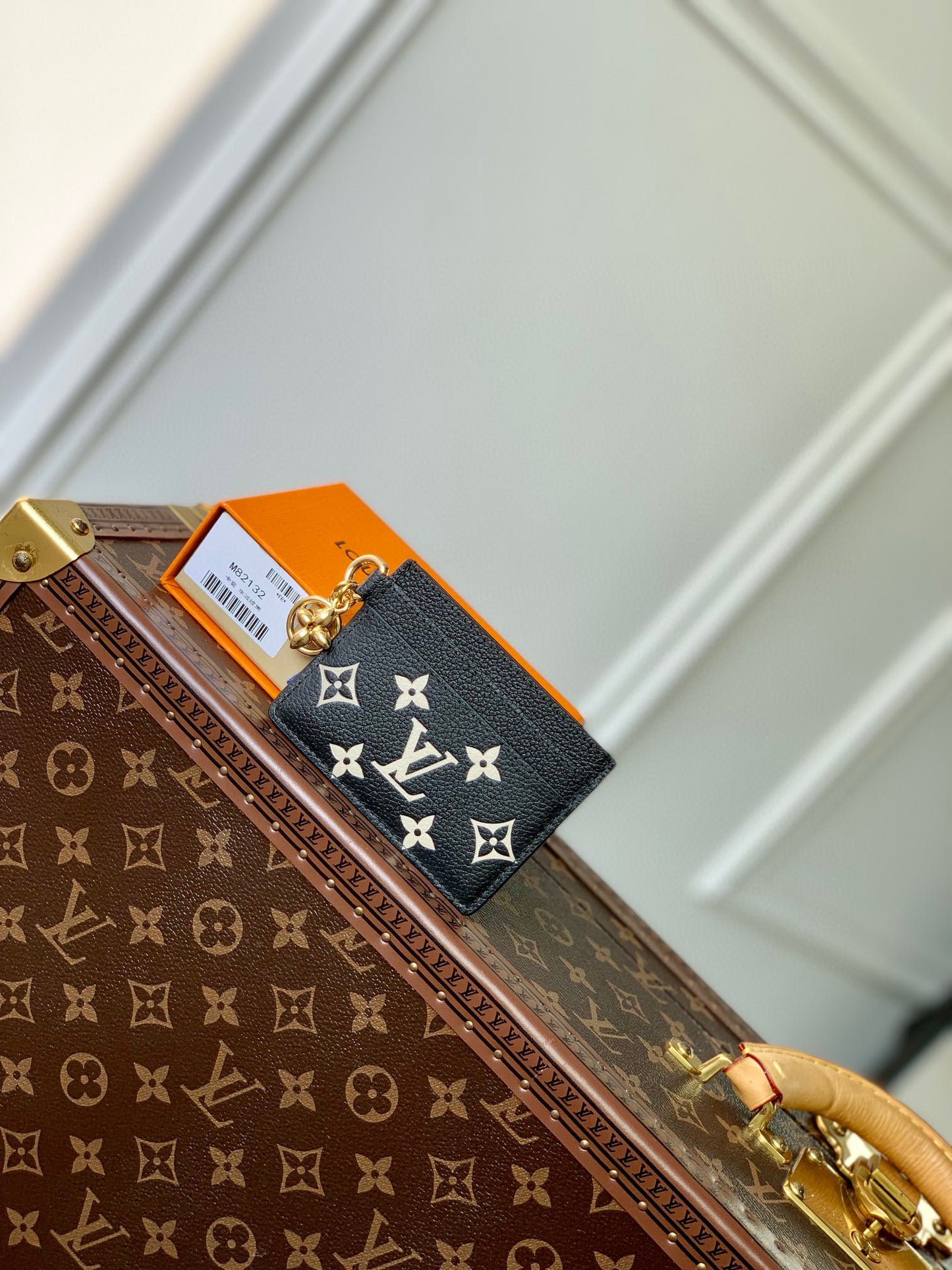 LOU CHARMS CARD HOLDER