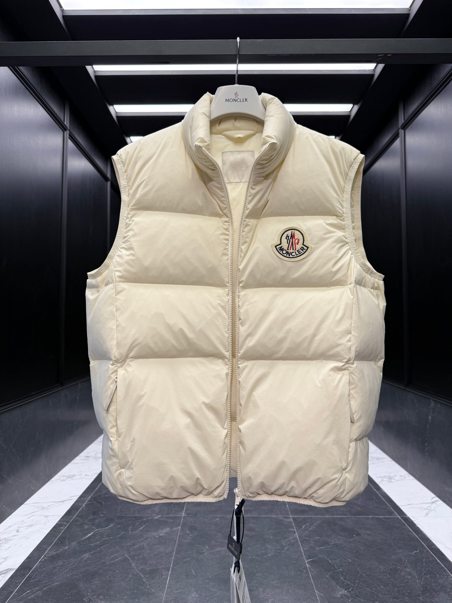 MONC ALMAZ VEST