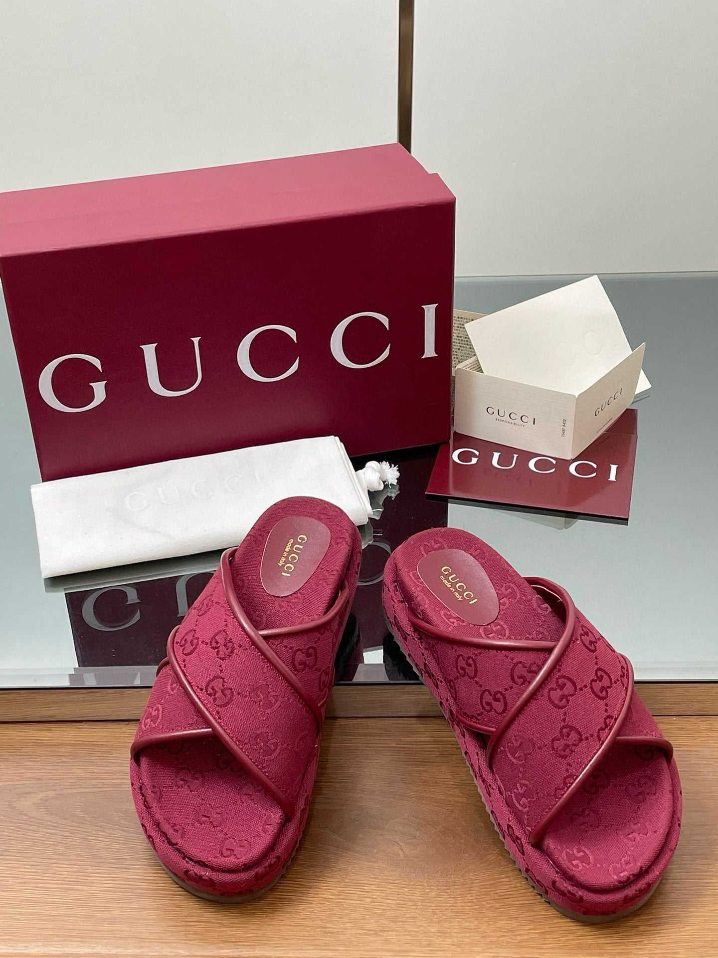 GG SANDALS