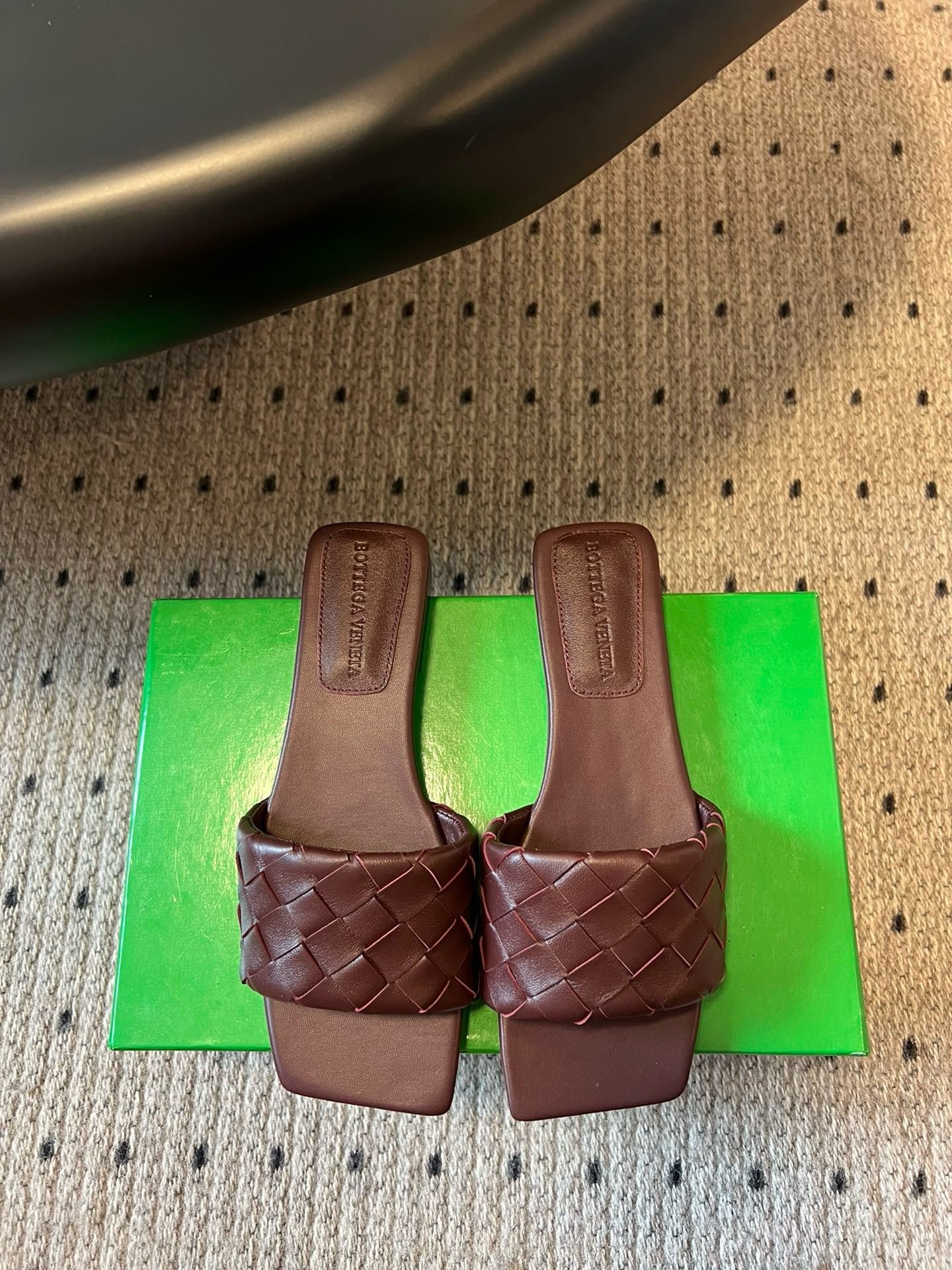 BOTT V SANDALS