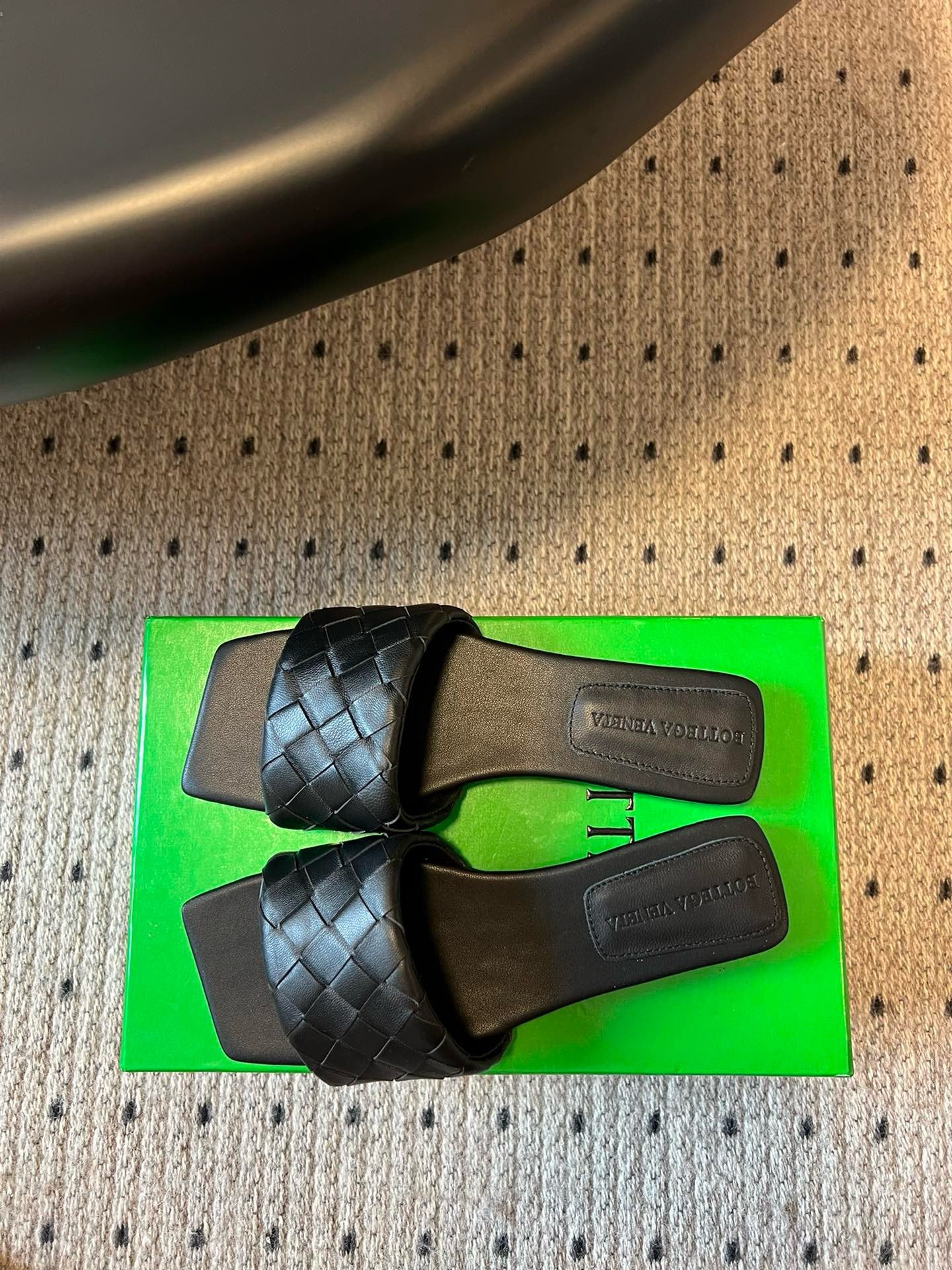 BOTT V SANDALS