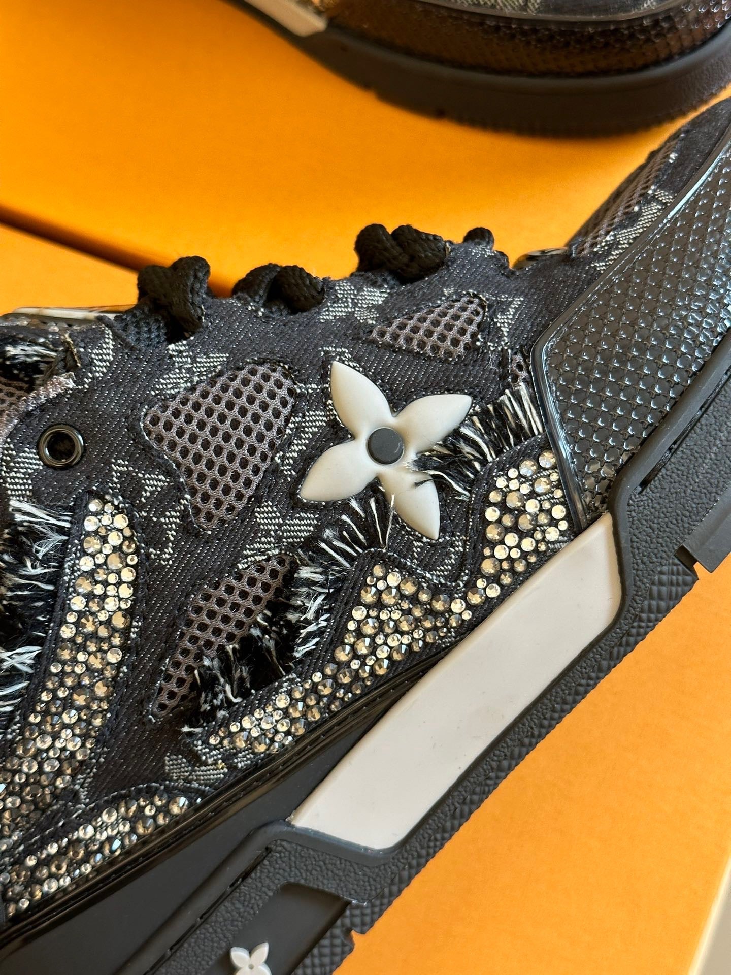LOU TRAINERS