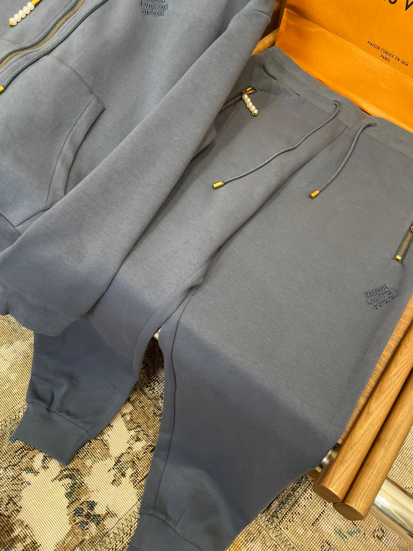 LOU JOGGERS