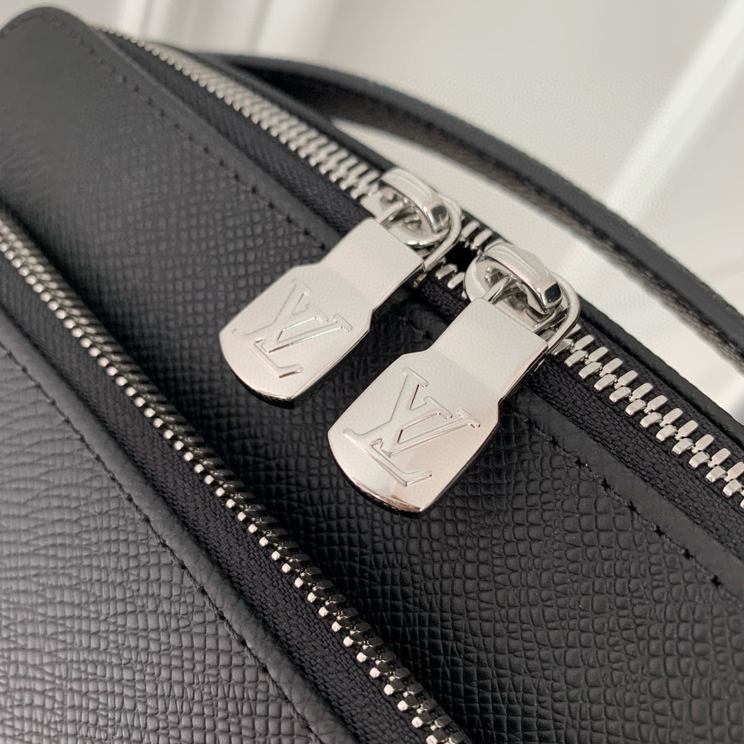 LOU AVENUE MESSENGER BAG