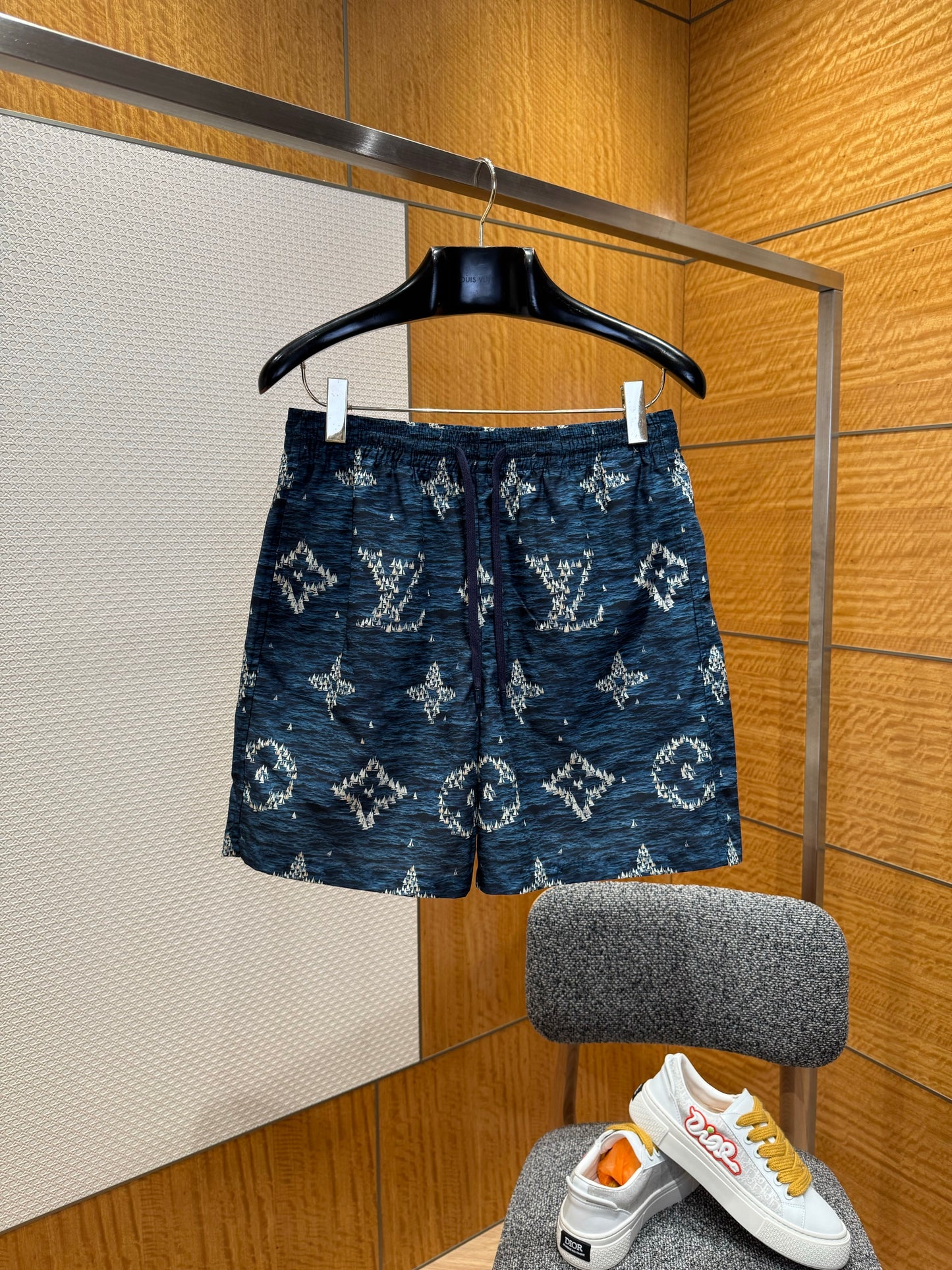 LOU SHORTS