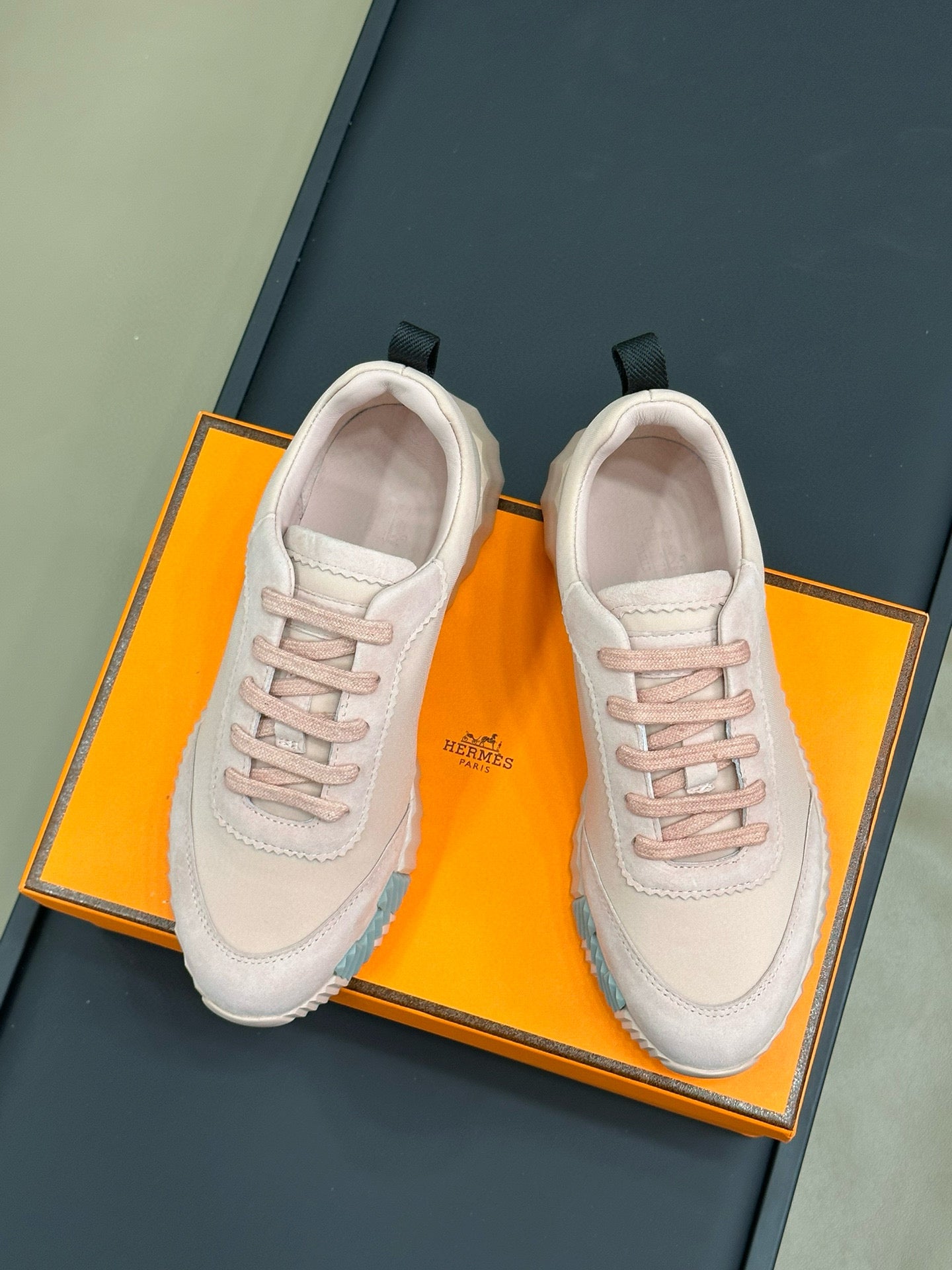 HERM BOUNCING SNEAKER