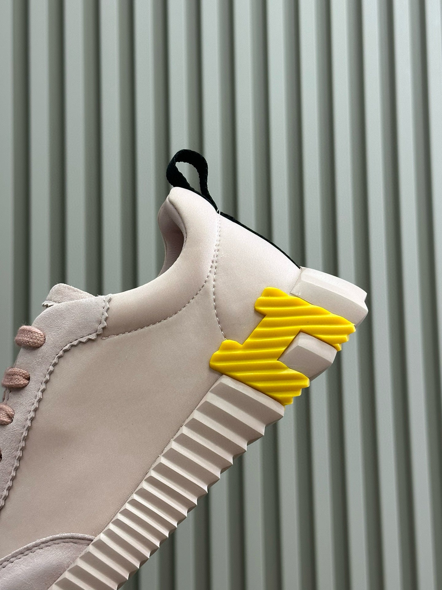 HERM BOUNCING SNEAKER