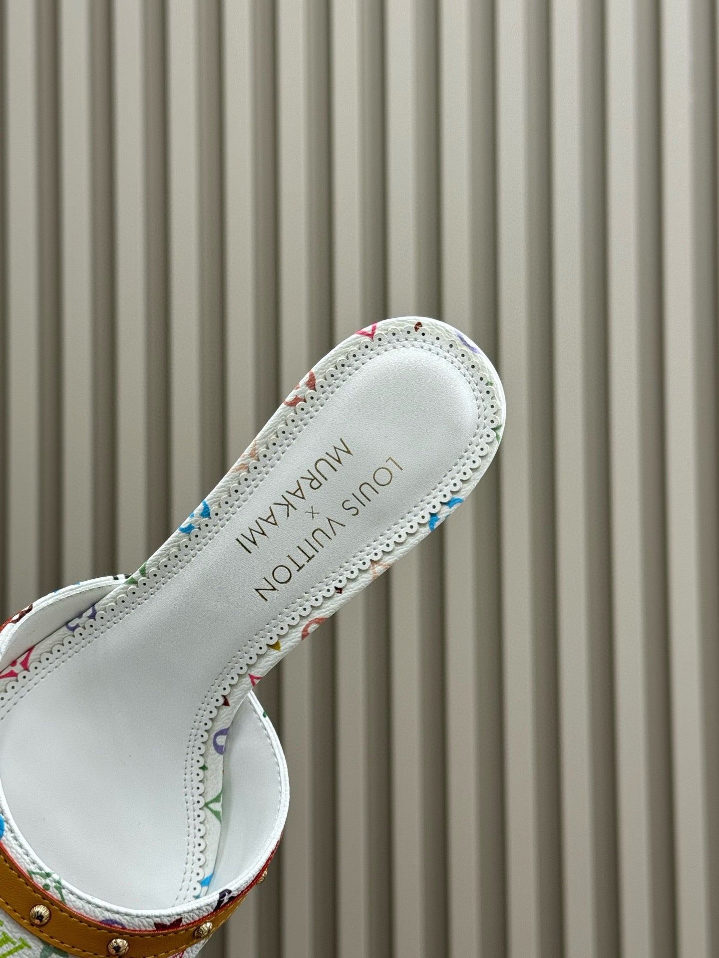 LOU HEELS