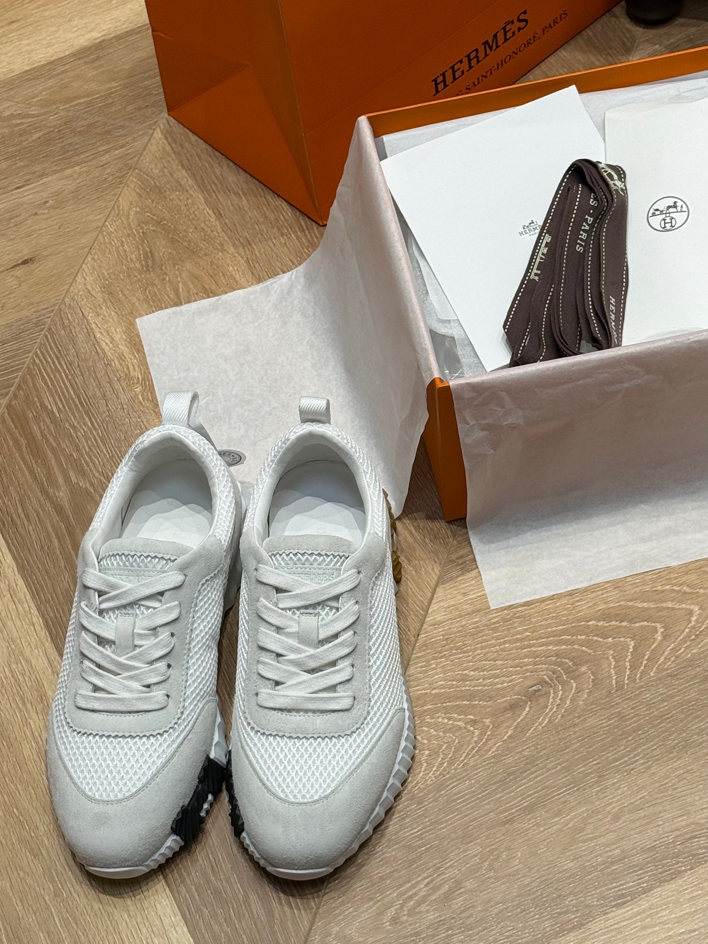 HERM BOUNCING SNEAKER